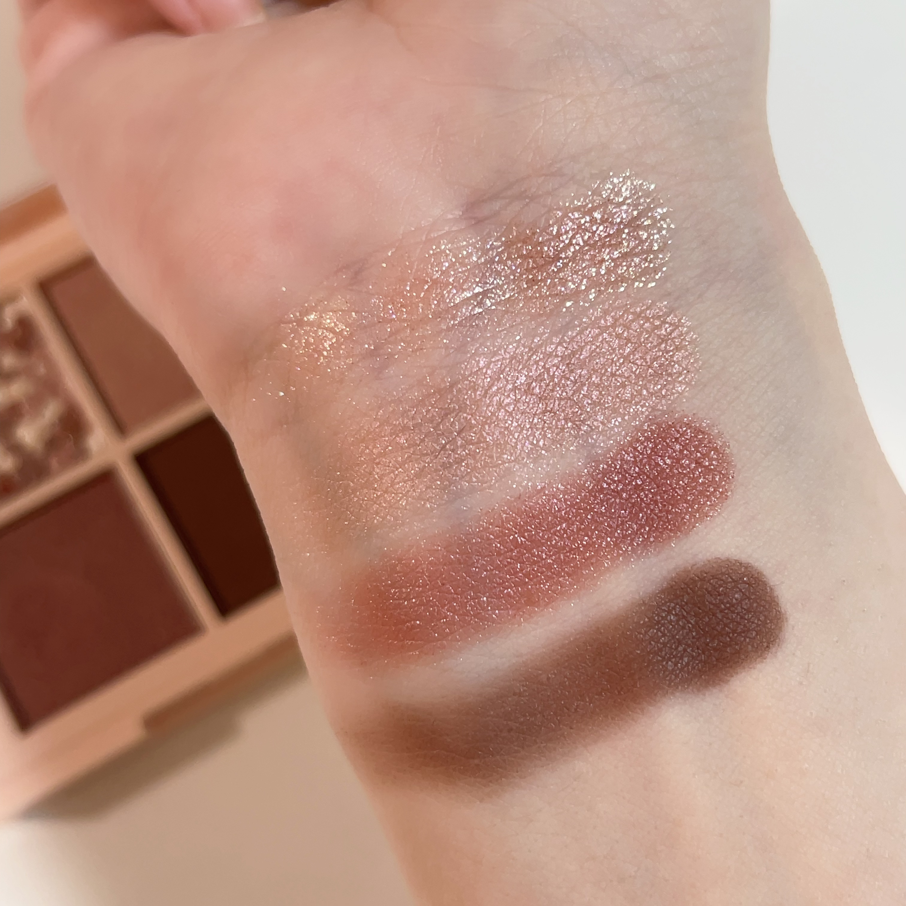 レブロン ダズル アイシャドウ クアッド/REVLON/アイシャドウパレットを使ったクチコミ（3枚目）