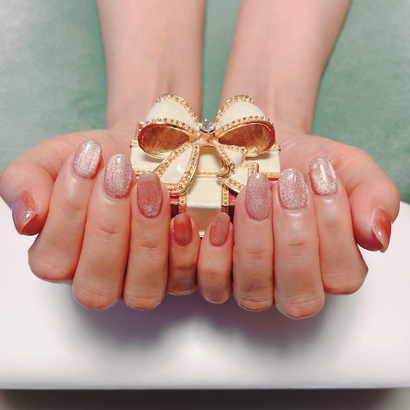 桜羽 on LIPS 「母にネイル🎀💅🏻🪽🫧オレンジっぽいマグネットジェルでワンカラー..」(1枚目)