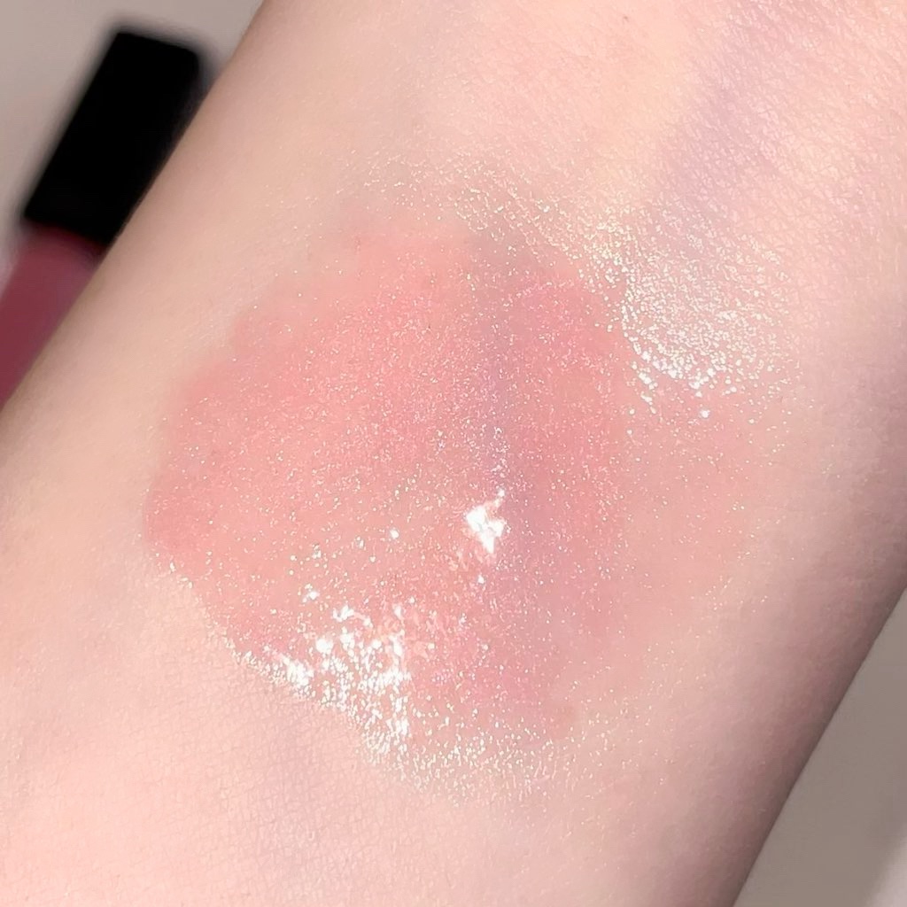 マキシマイザー激似のヴィセのプランパーについにうさぎ舌ピンクきた……シルバーパールザクザクでくすみとは？？って唇になる


