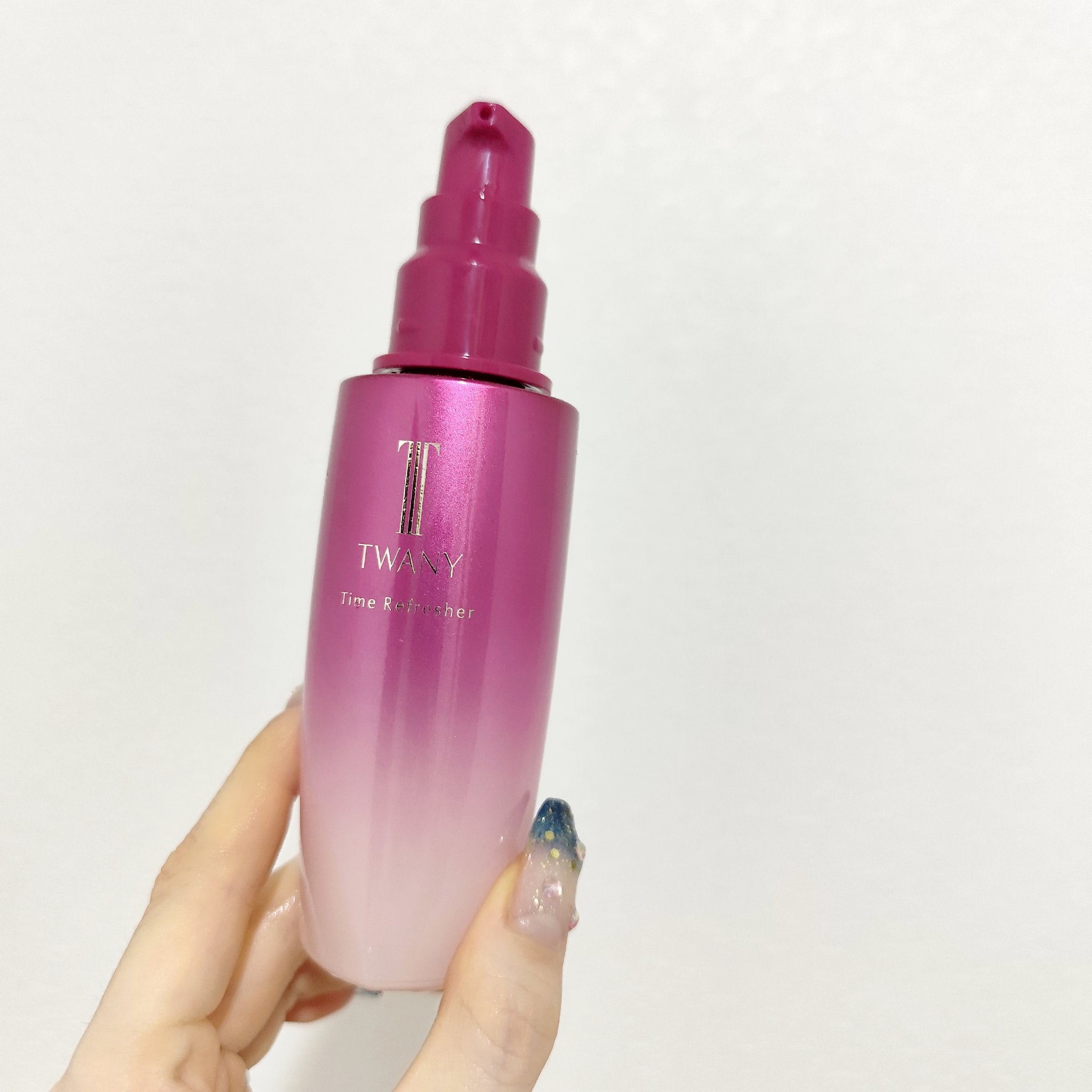 〖トワニー タイムリフレッシャー 60mL〗

使い切りです。

もう何度もリピしてる大好きな導入美容液🩷

さらっと伸びるのに、しっとりして、でも重くない。
本当にちょうどいい使用感‼️

肌の土台が整うので、化粧水の馴染みが良くなりま