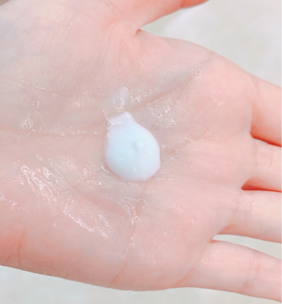 ONE BY KOSE セラムヴェール エマルジョンのクチコミ「
美容成分たっぷりの贅沢な乳液で頑張った肌にご褒美を✨

✼••┈┈••✼••┈┈••✼••┈.....」（2枚目）