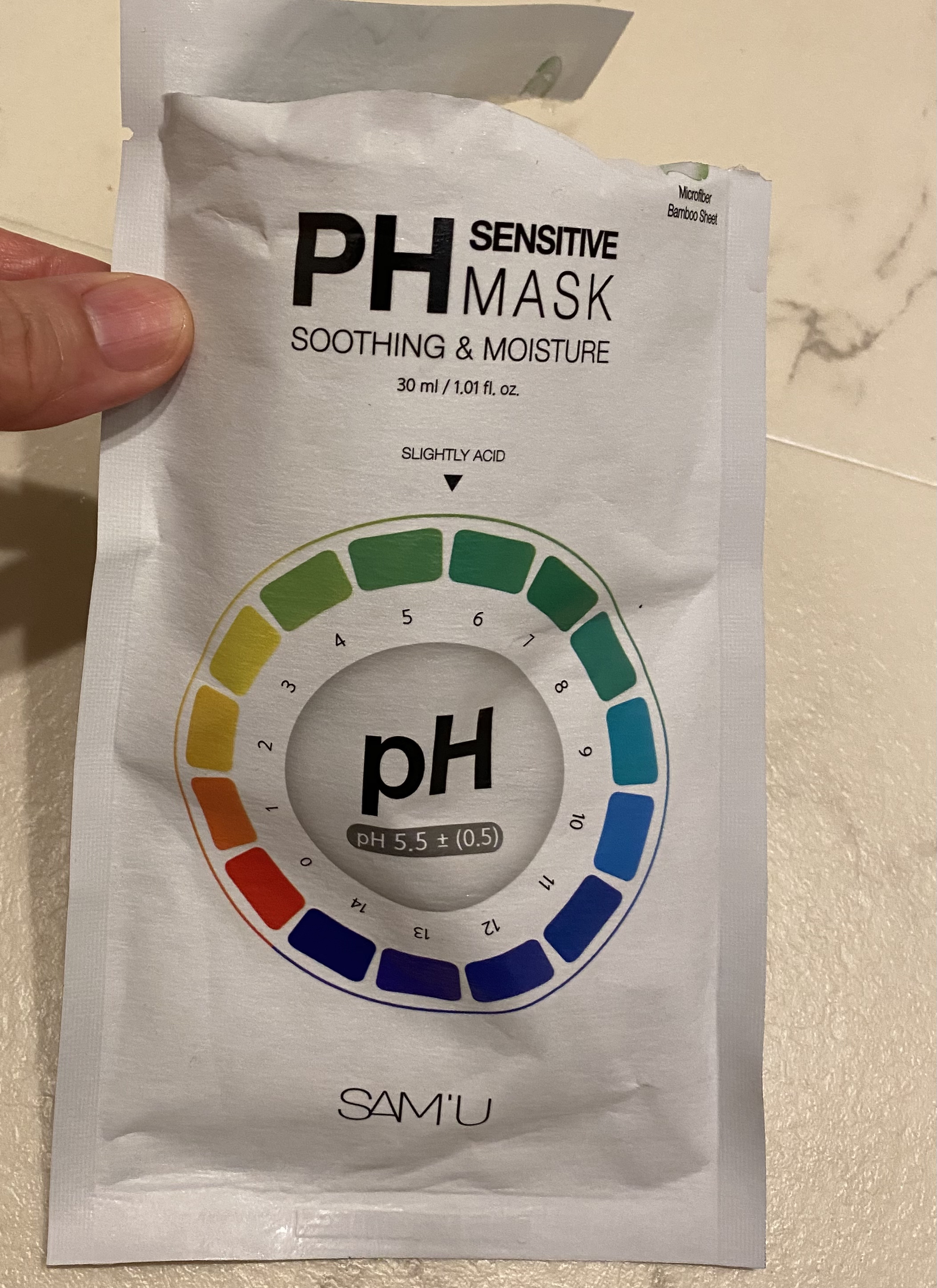 ⭐️SAM'U　PHセンシティブマスクスージング＆モイスト

今日の朝のパック。
急に乾燥を感じるようになったので、いつもは箱のパックですが、今日はしっかり保湿するためにSAM'Uのパックにしました。

ぬるつきなどなく、しっかり保湿してく