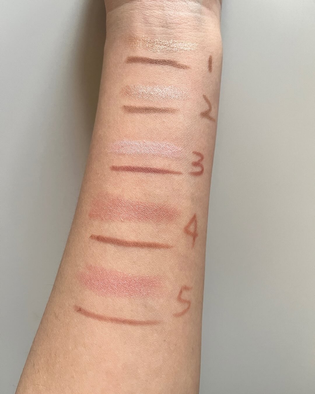 カラープレイデュアルライナー/2aN/スティックアイシャドウを使ったクチコミ(5枚目)