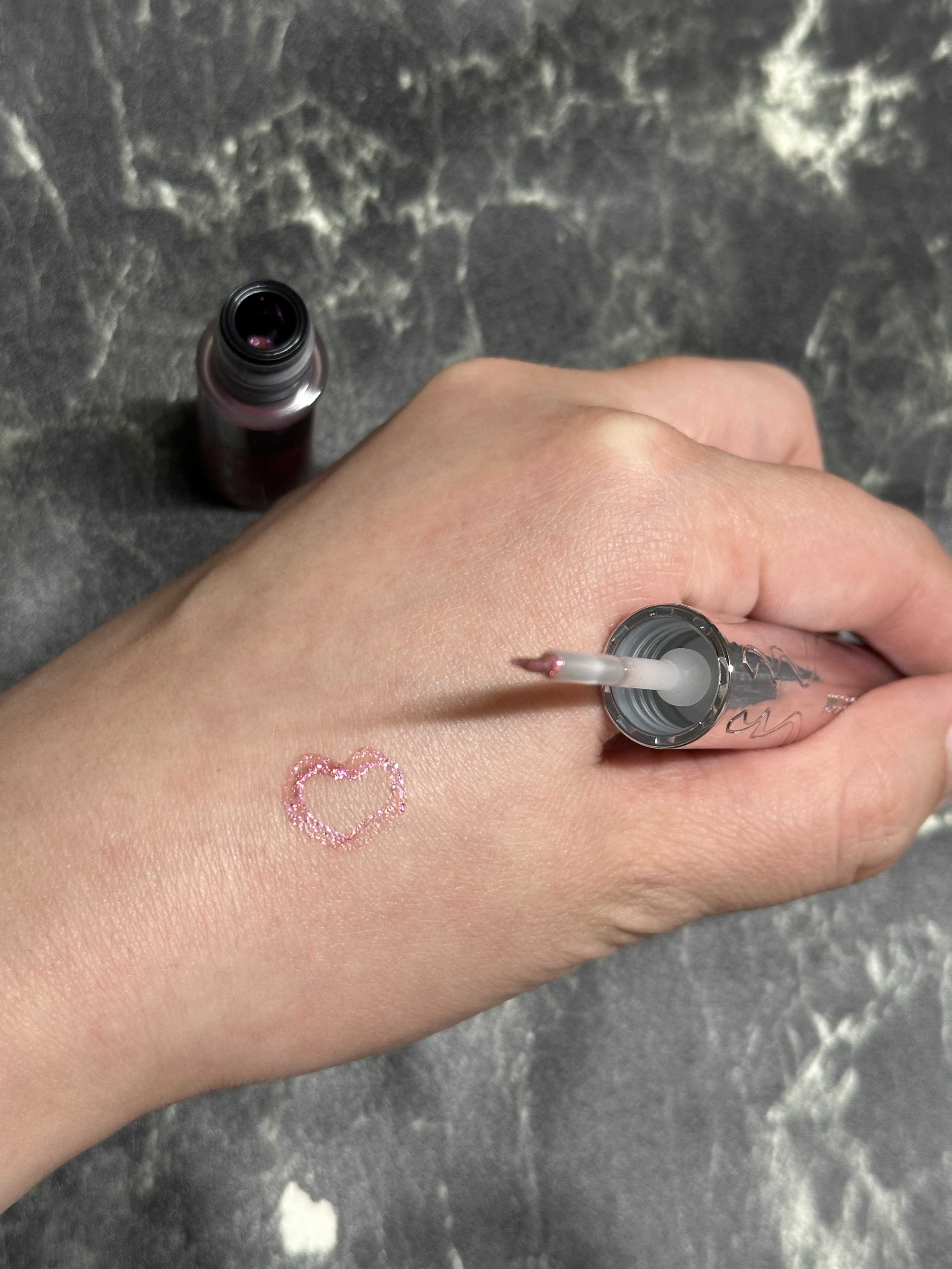 ジルスチュアート　アイダイヤモンド グリマー 15 ruby ribbon（限定色）/JILL STUART/グリッターを使ったクチコミ（3枚目）