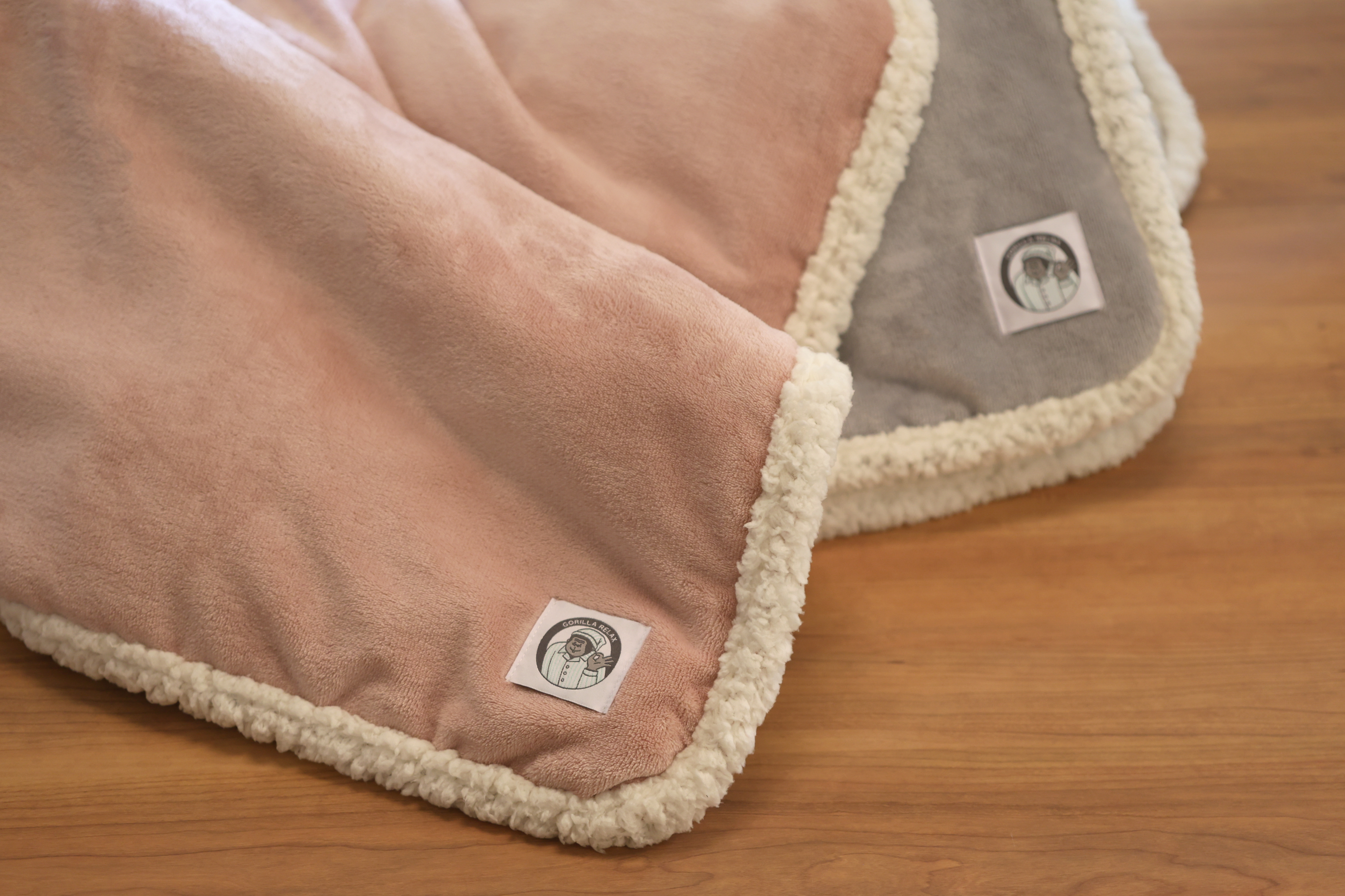 ゴリラシリーズからブランケット「スーパーゴリラのハグ」が登場の画像