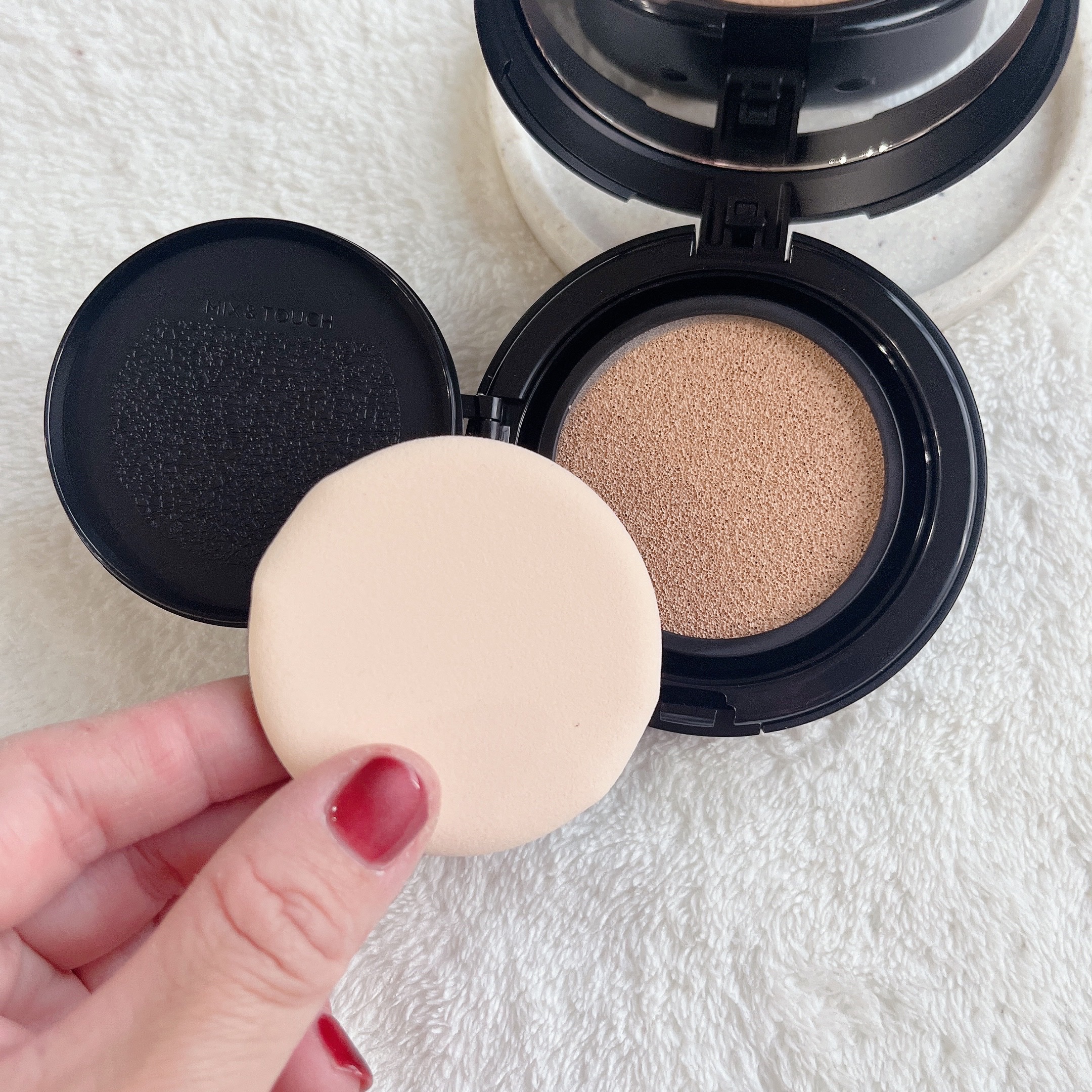 エッセンシャル スキン ヌーダー クッション pink Light(本体+リフィル)/JUNG SAEM MOOL/クッションファンデーションを使ったクチコミ（3枚目）