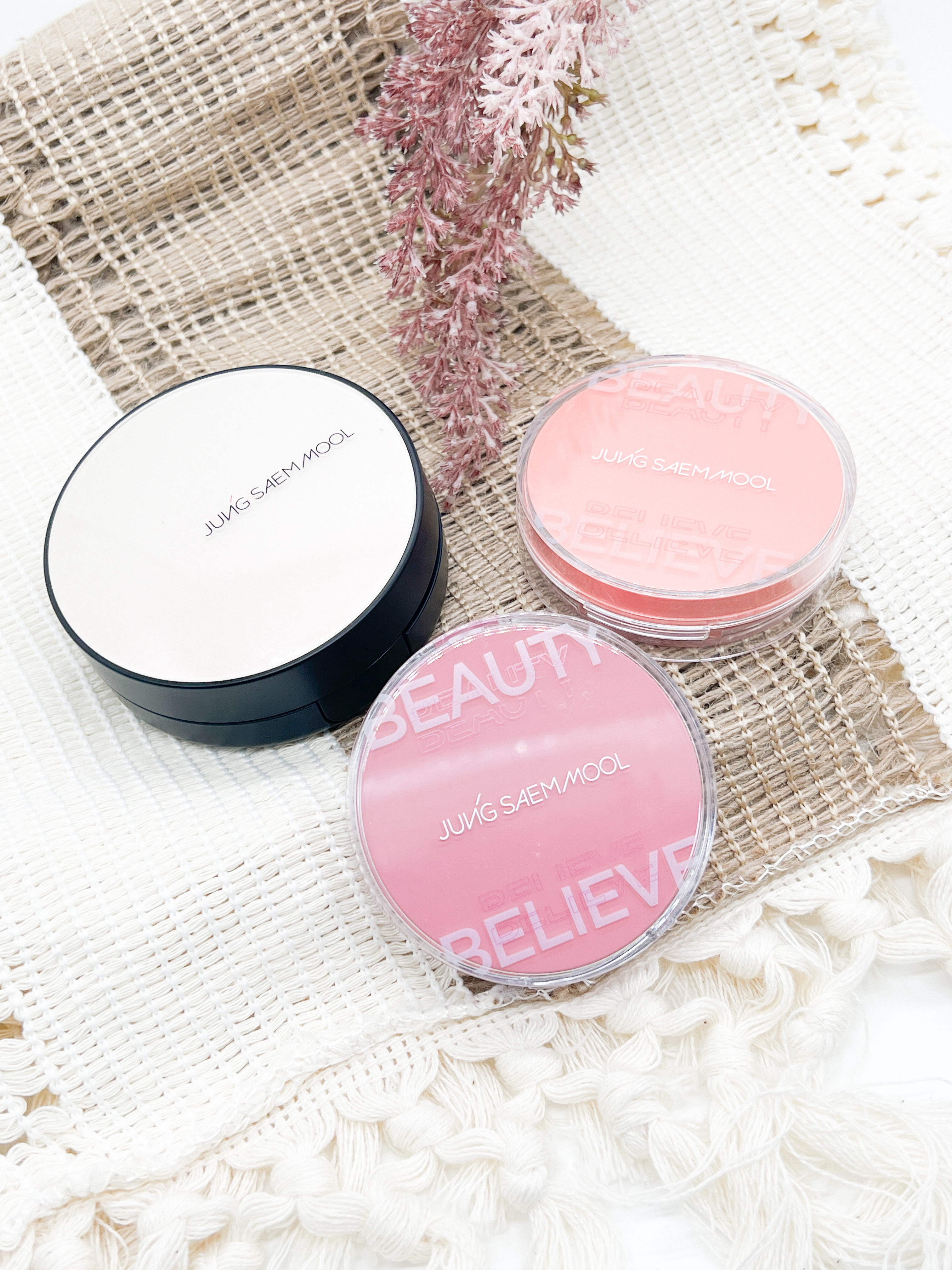 

JUNGSAEMMOOL(ジョンセンムル)
エッセンシャルスキンヌーダークッション
ピンクライト
アーティストクッションブラッシュ💌
コーラルヘイロー、ブルーミングパンジー

“クッションの名家”ジョンセンムルから新しく登場したクッシ