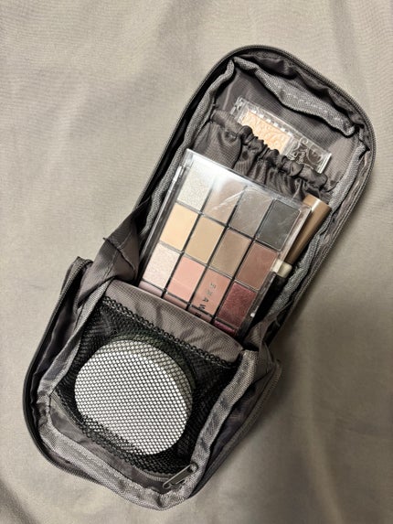 自立する縦型ポーチ/3COINS/化粧ポーチを使ったクチコミ(6枚目)