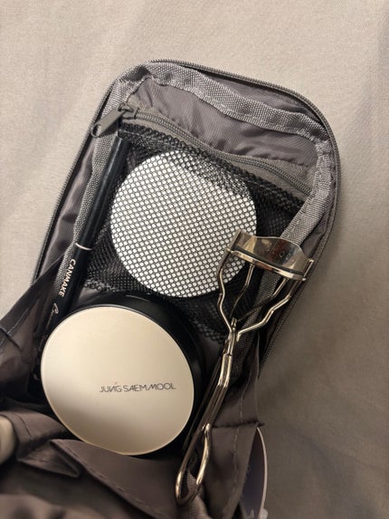 自立する縦型ポーチ/3COINS/化粧ポーチを使ったクチコミ(4枚目)