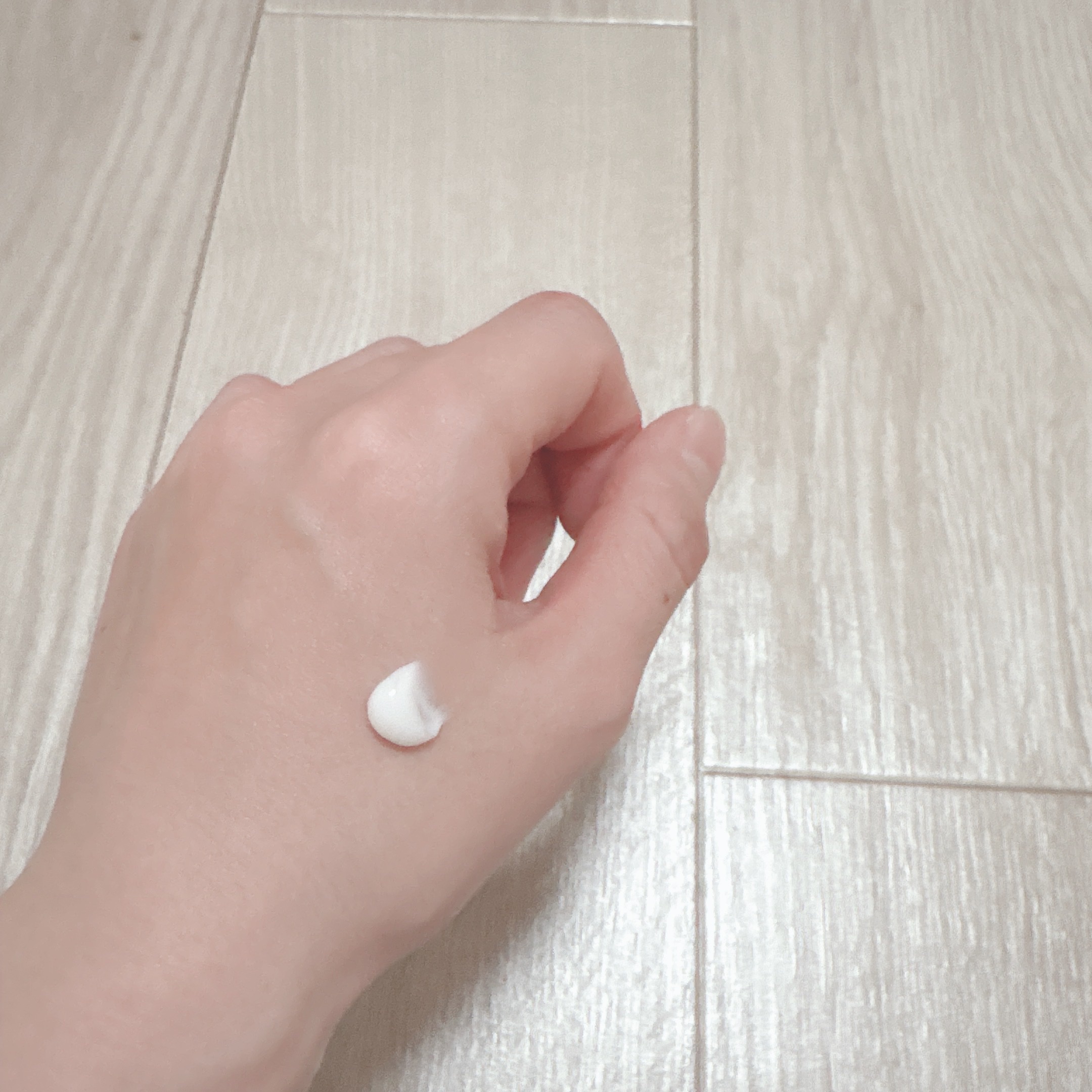 リルーチェ スキンミルクローション シャイニーフリージア/コスメテックスローランド/ボディローションを使ったクチコミ（3枚目）