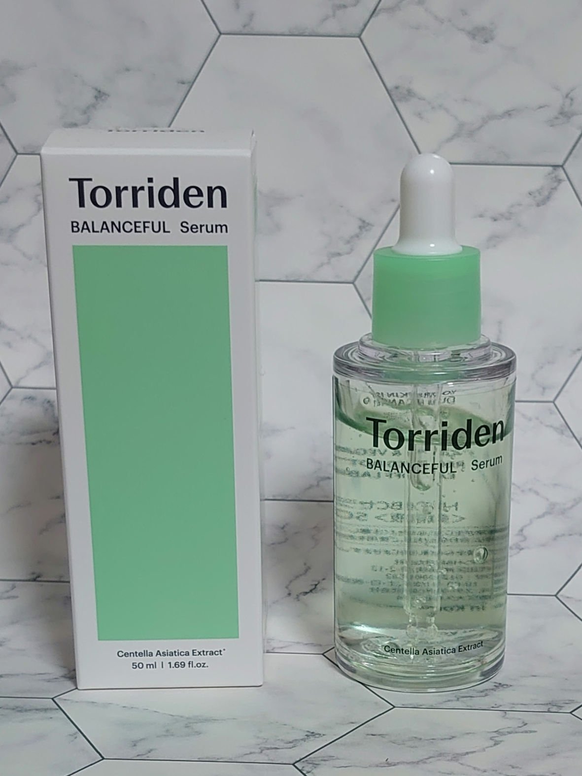 こんばんは☺️❤️❤️❤️
今回はTorridenの気になっていたバランスフル シカセラムを投稿します✨

💜公式より引用💜
肌荒れケアと角質ケアが同時に叶う美容液。
リポソーム化した5種類のシカや低刺激皮脂ケア成分LHAを配合し、肌荒