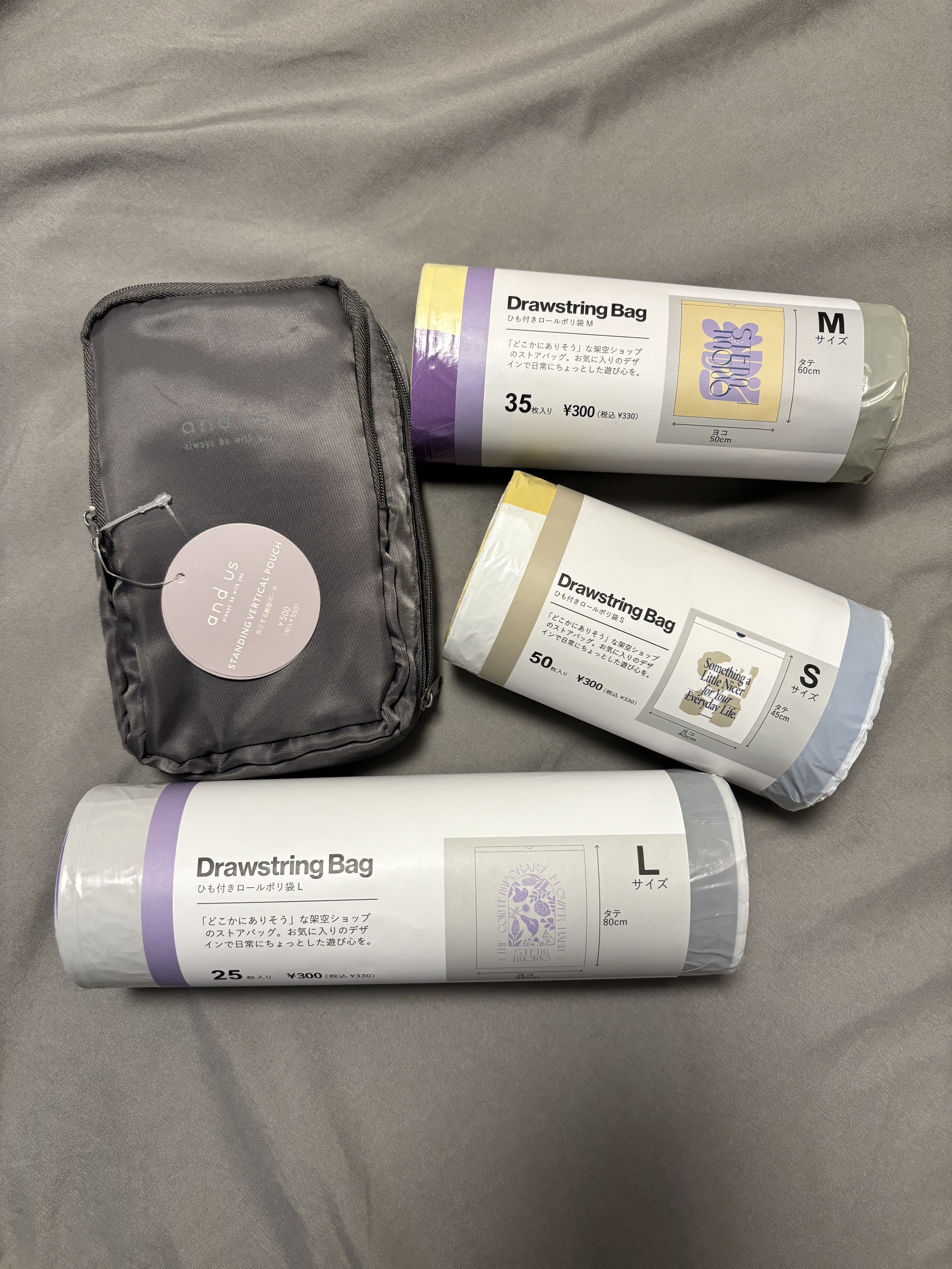 自立する縦型ポーチ/3COINS/化粧ポーチを使ったクチコミ（1枚目）