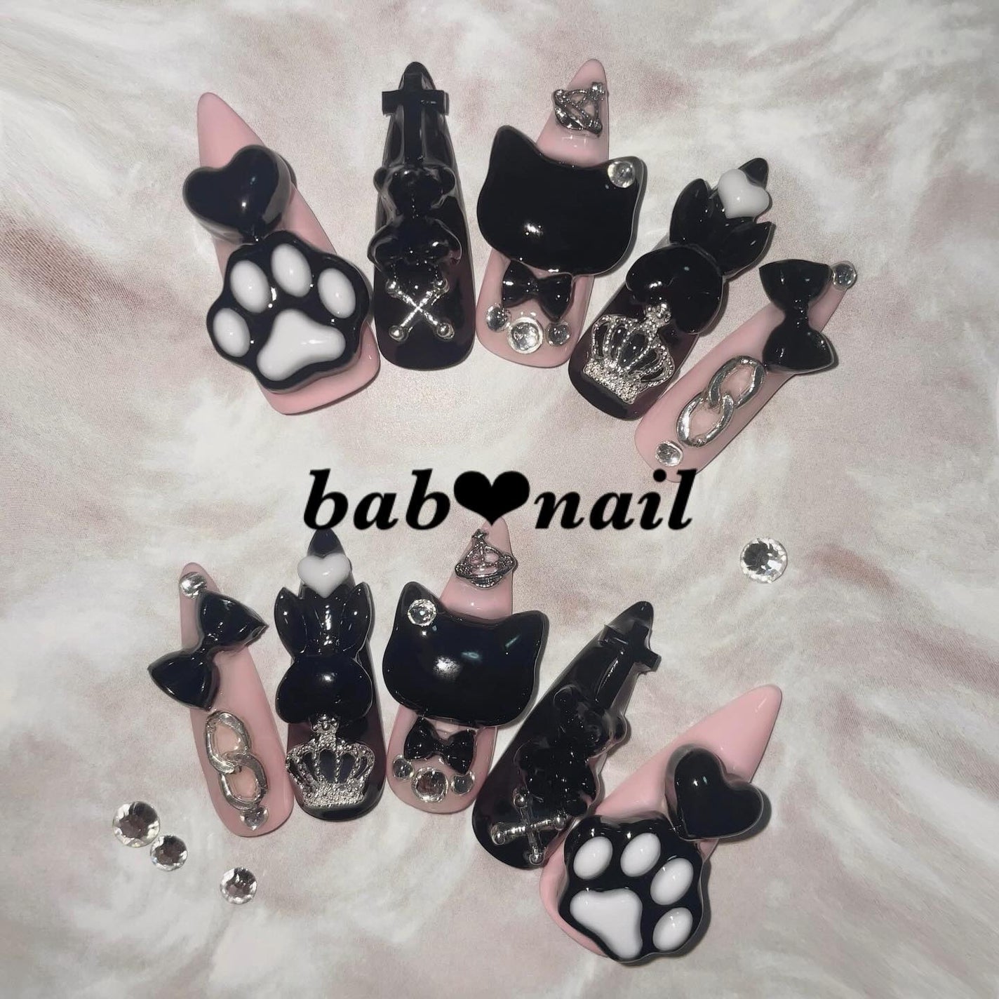 ばぶnail❤︎ネイルチップ on LIPS 「にゃんネイルチップ🐈⬛❤︎ベースはブラック×ピンクにぷ..」(1枚目)