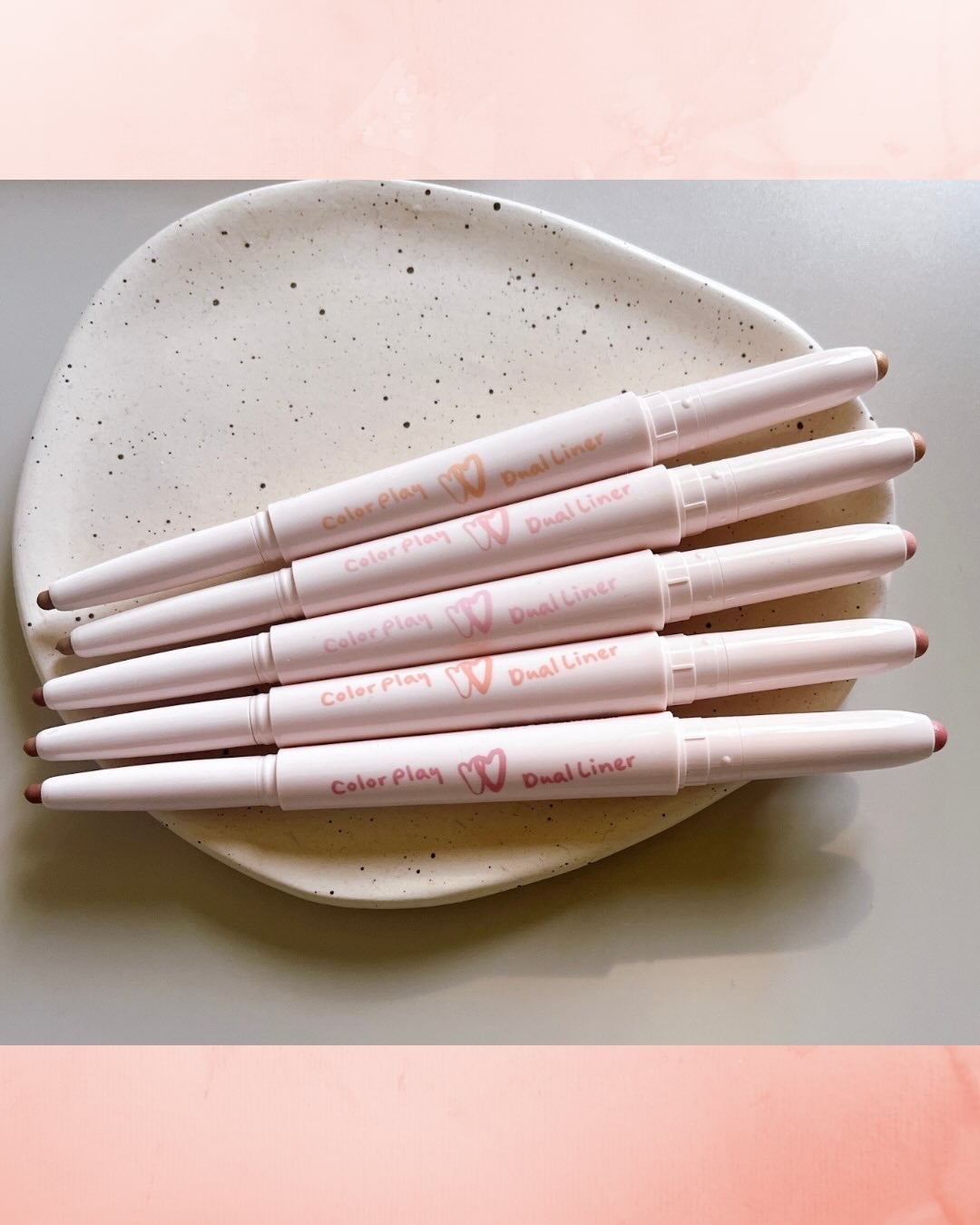 カラープレイデュアルライナー/2aN/スティックアイシャドウを使ったクチコミ(3枚目)