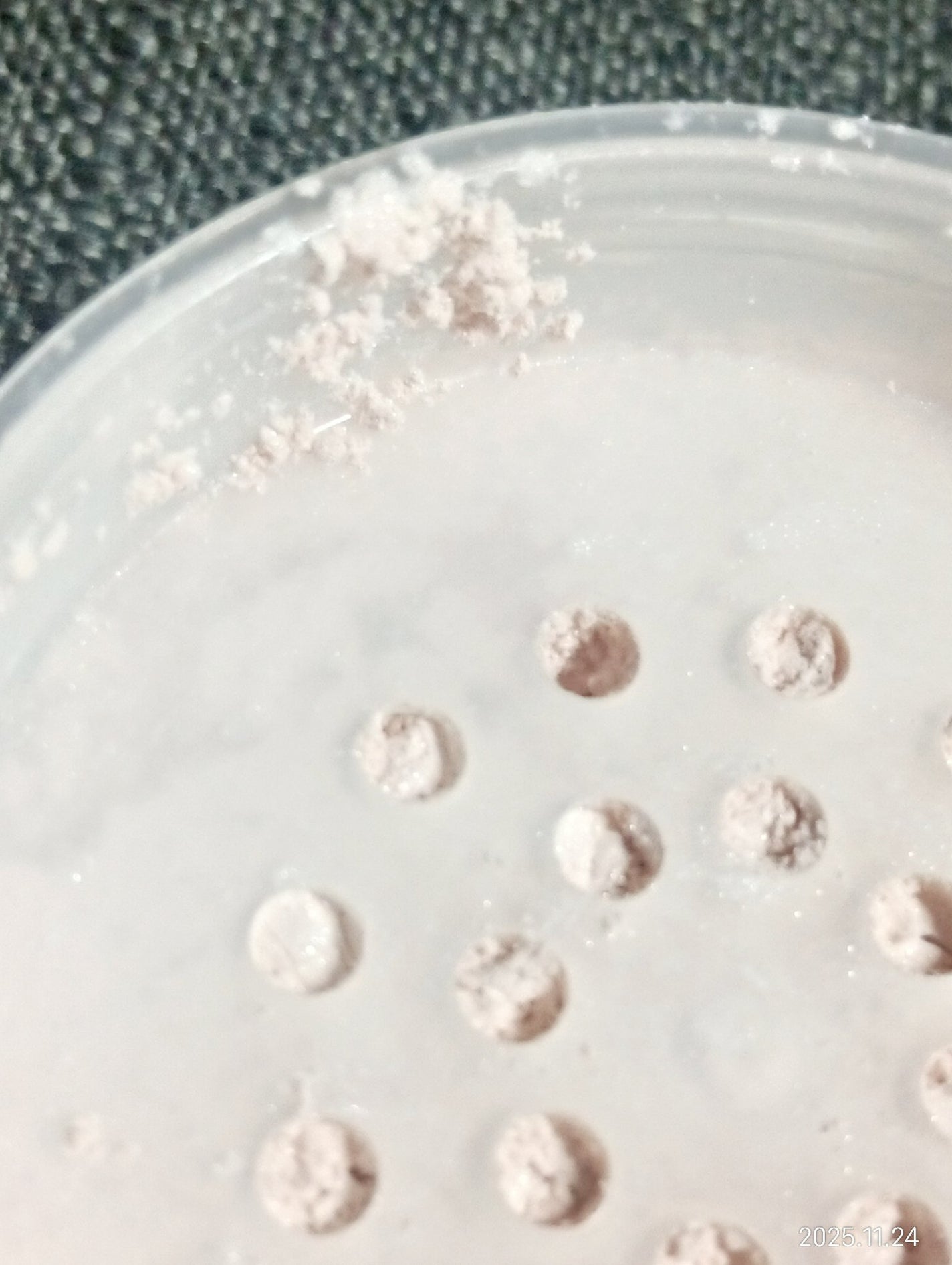 シルキールースモイストパウダー/キャンメイク/ルースパウダーを使ったクチコミ(4枚目)