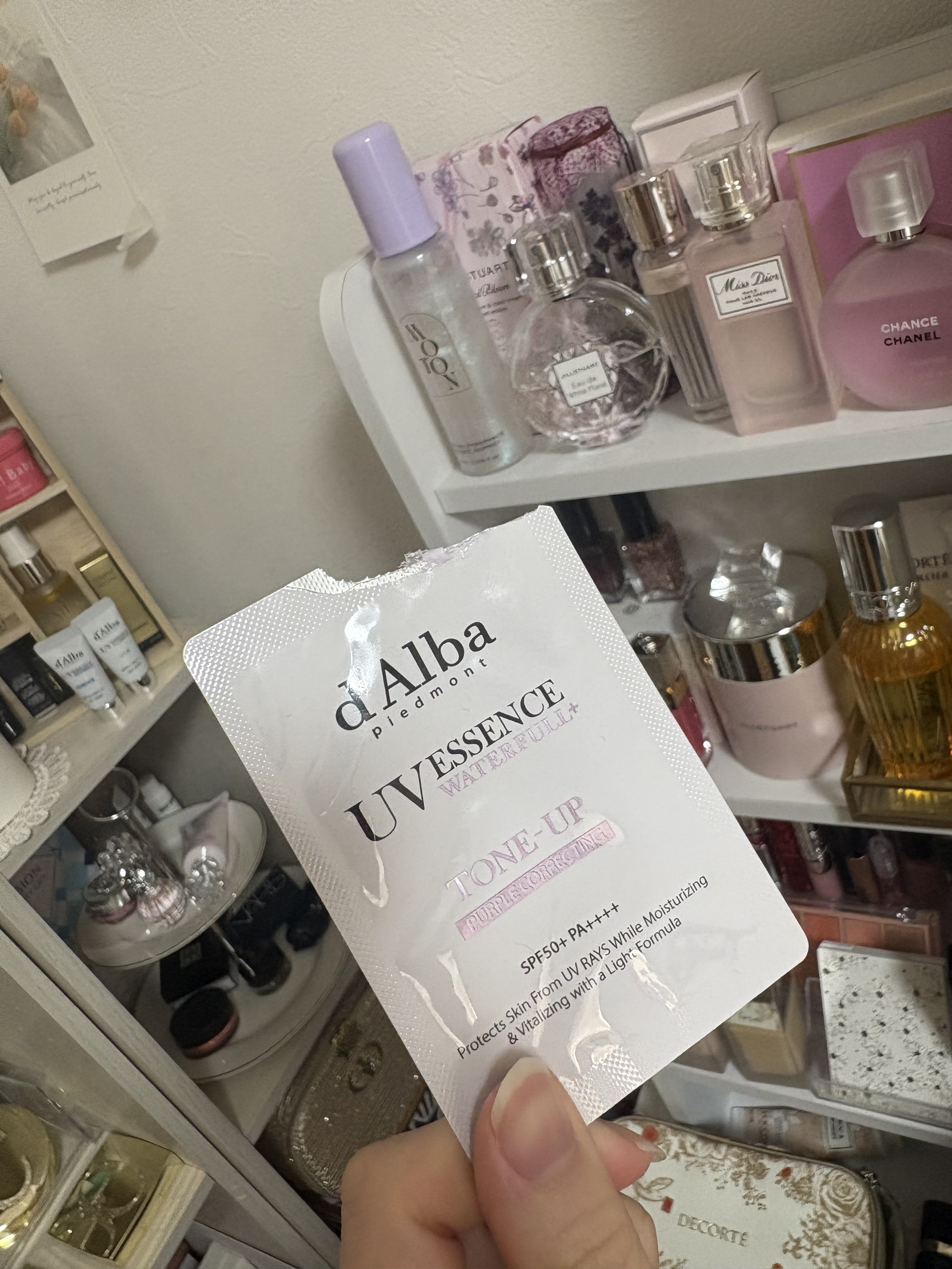 ダルバ
【ダルバ ウォータフル トーンアップ サンクリームパープル】

頂いたサンプル！パープルは初めて使ったのですが良すぎたので投稿です！
現品購入しようと思います♪

スタンダードのピンクは持っていたのですが、パープルはそれよりもセミマ