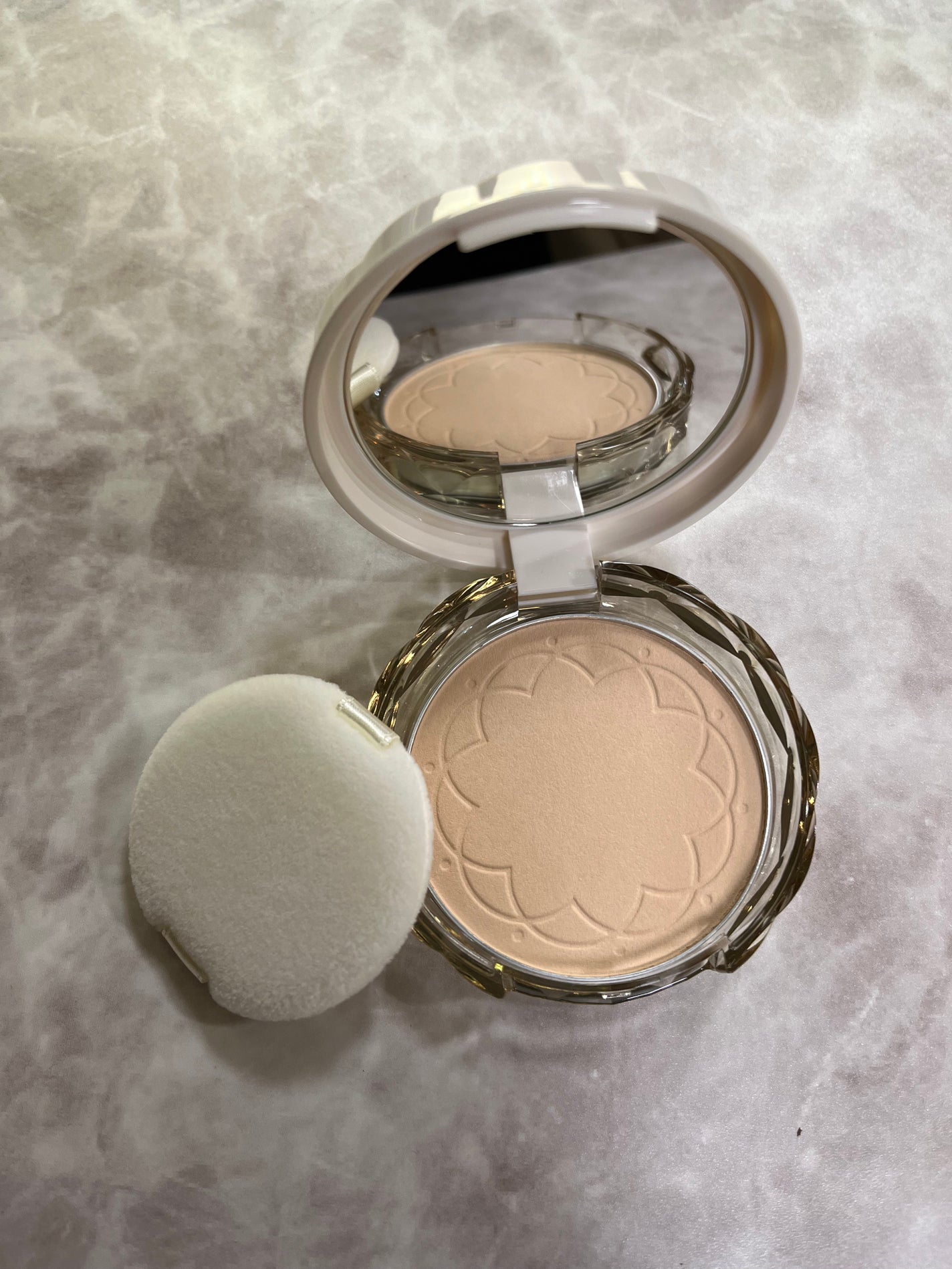 UVシルクカバーパウダー/CEZANNE/プレストパウダーを使ったクチコミ(2枚目)