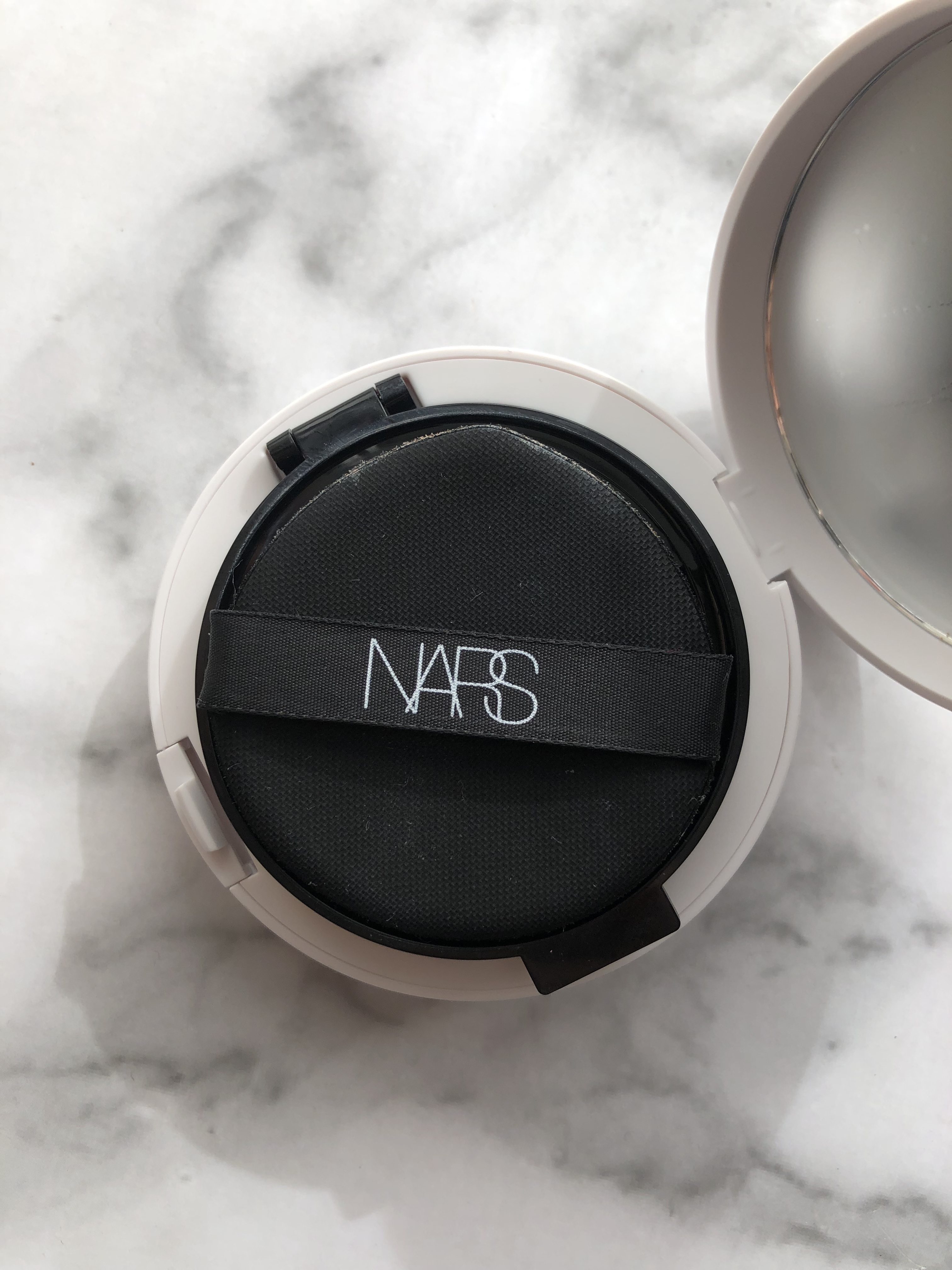 NARS ライトリフレクティング セラムクッション ファンデーション ティアドロップ クッションアプリケーター/NARS/クッションファンデーションを使ったクチコミ（2枚目）