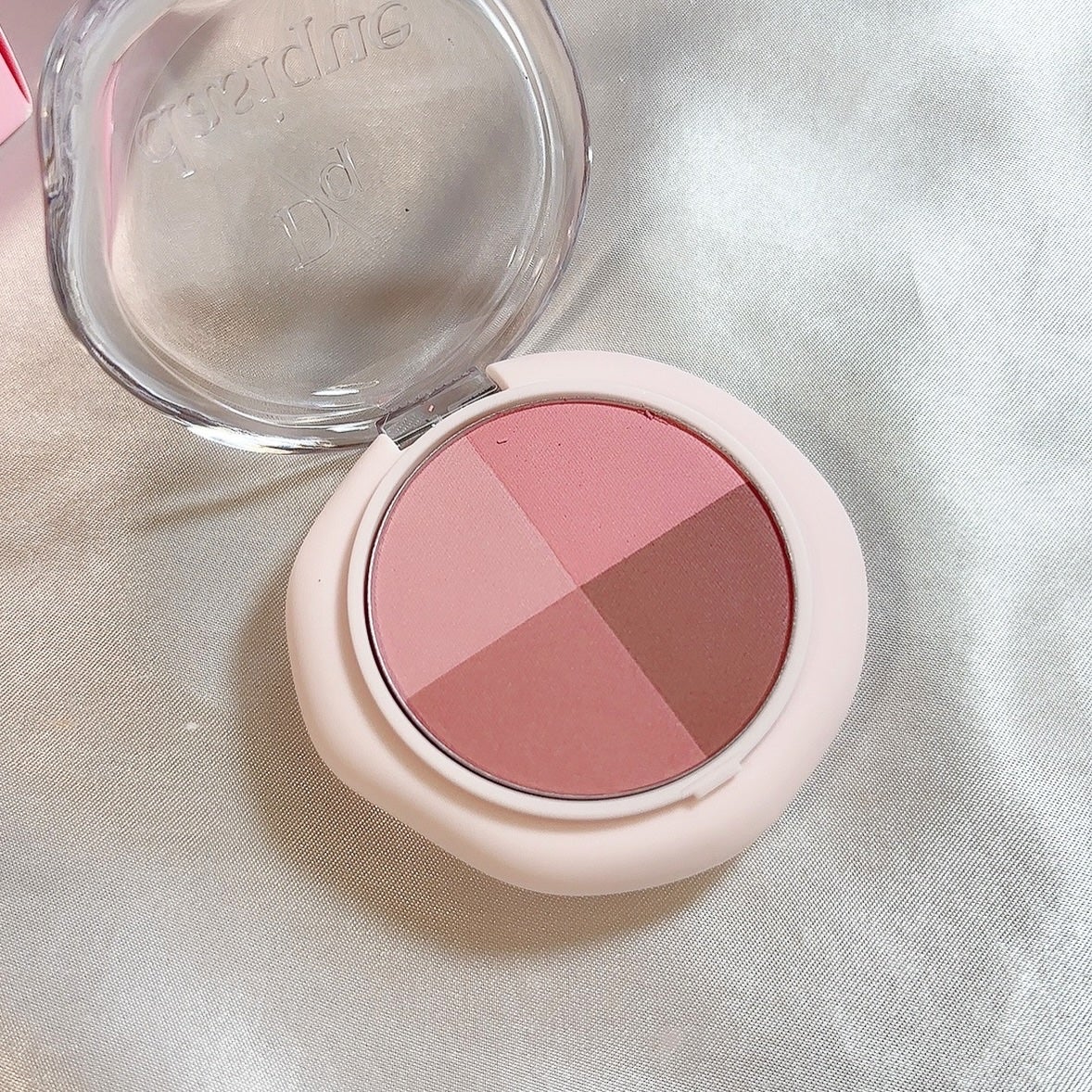 マルチクアッドシャドウ/dasique/パウダーアイシャドウを使ったクチコミ(3枚目)