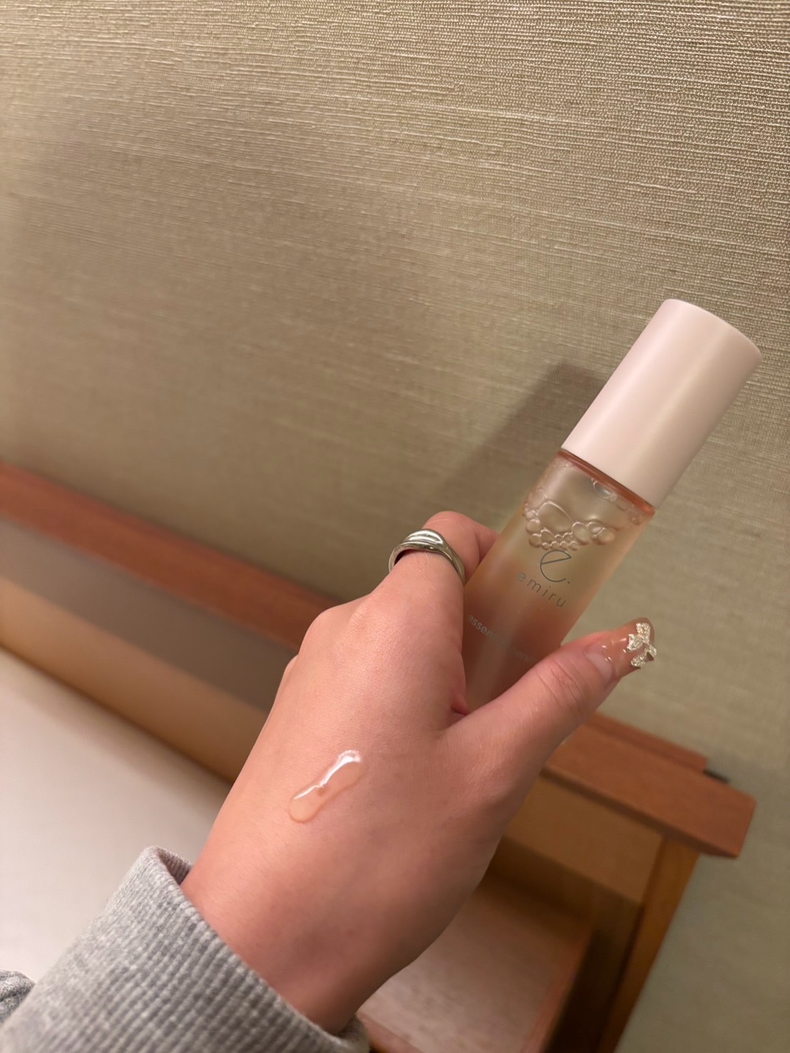 エッセンシャルセラム/emiru/美容液を使ったクチコミ（2枚目）