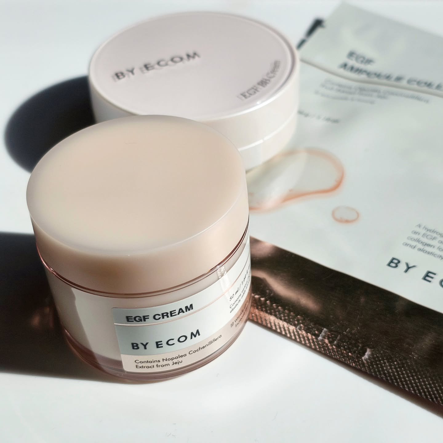 デイジークの姉妹ブランド、バイエコムのEGFクリームをいただきました︎♪ ⁡
⁡
ぷるぷるのみずみずしいクリームだから朝晩問わず使いやすい!!⁡
⁡⁡
⁡夜はこのクリーム塗ってから、以前いただいたEGFアンプルコラーゲンマスクパックを重ねる