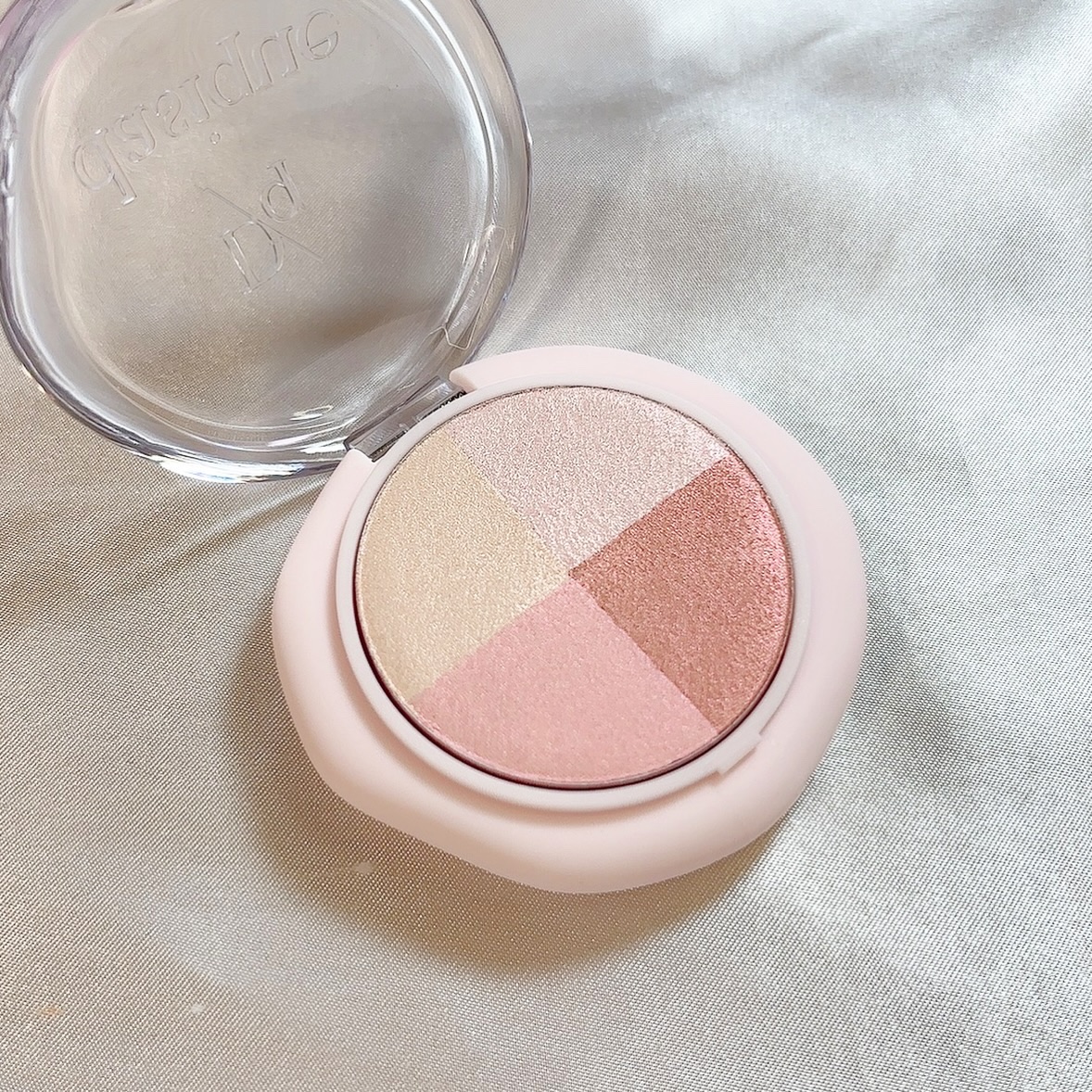 マルチクアッドシャドウ/dasique/パウダーアイシャドウを使ったクチコミ（2枚目）