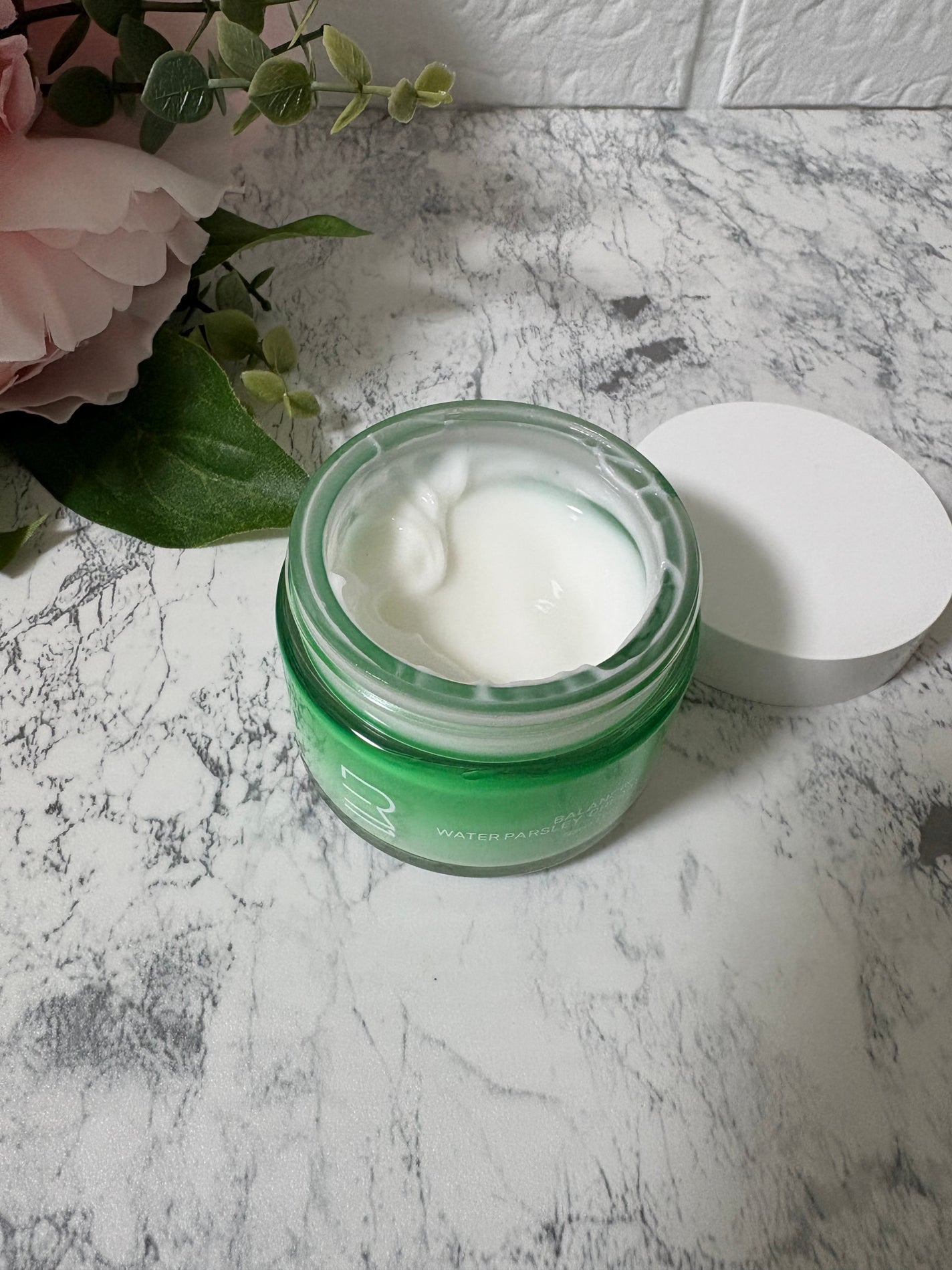 しろこ on LIPS 「ゆらぎ肌を落ち着かせ、キメを整えるクリームRoumeバランシン..」(3枚目)