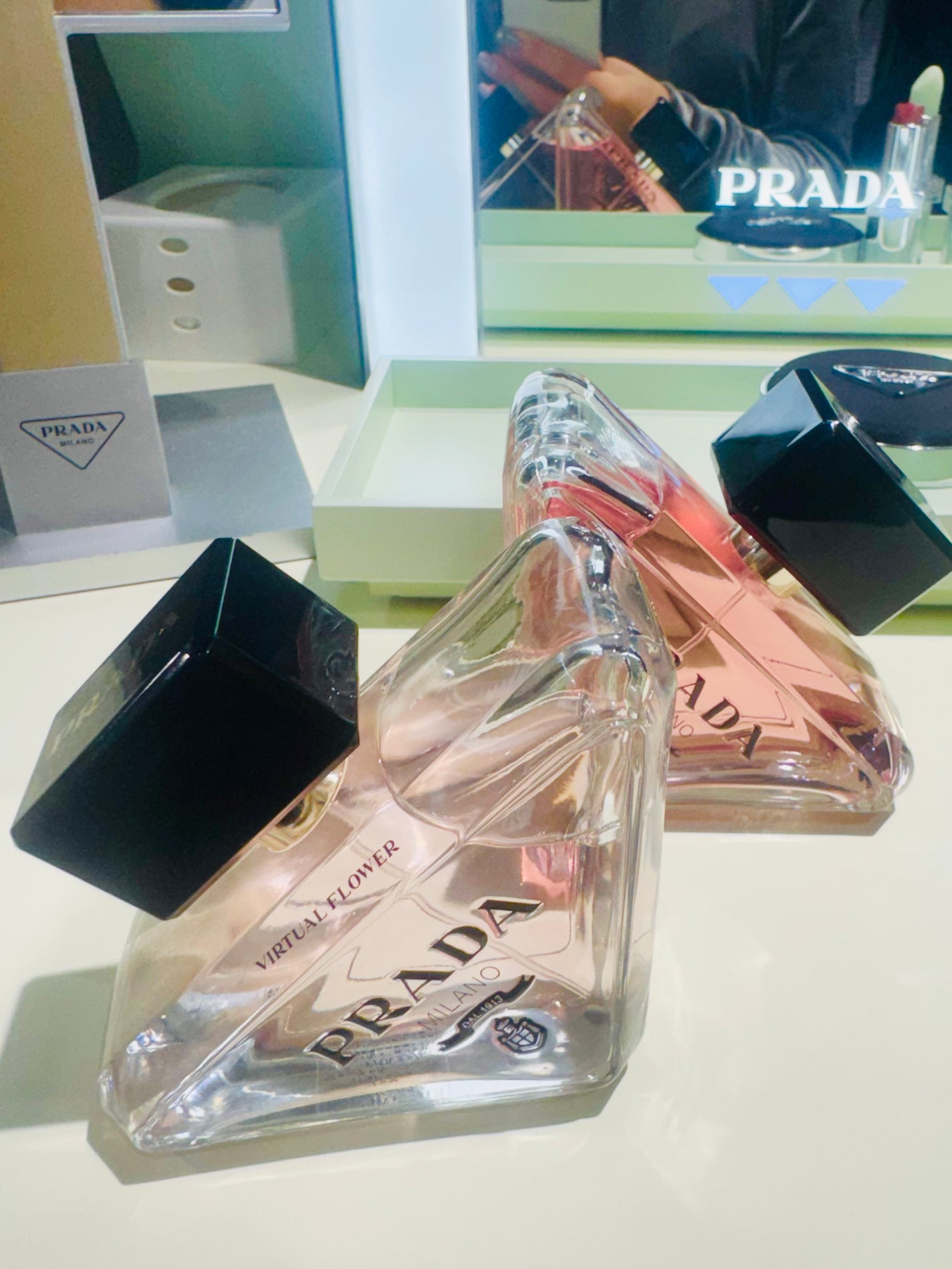 プラダ パラドックス ヴァーチャル フラワー オーデパルファム/PRADA BEAUTY/香水(レディース)を使ったクチコミ(2枚目)
