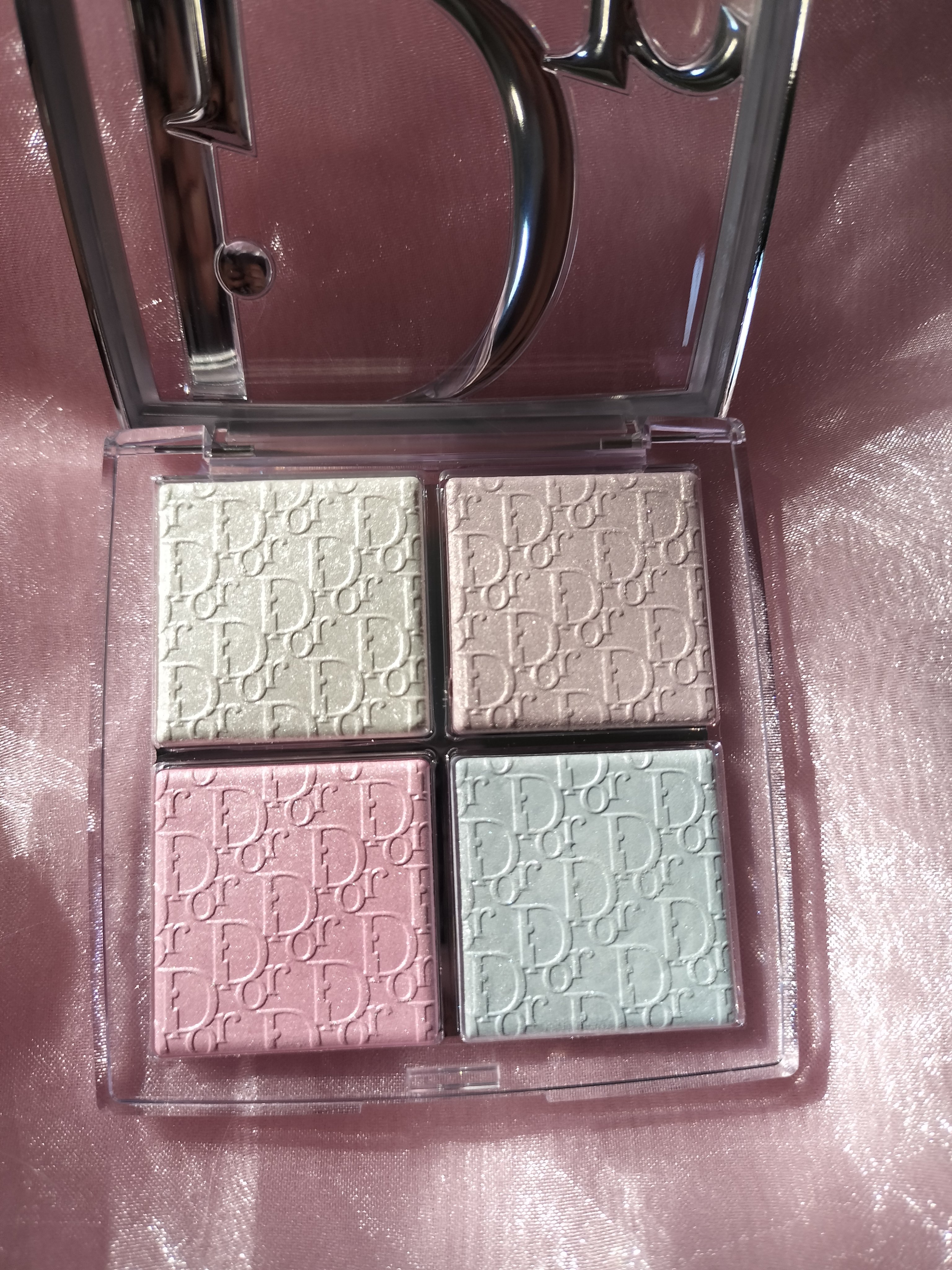 バックステージ グロウ マキシマイザー パレット/Dior/ハイライトを使ったクチコミ（2枚目）