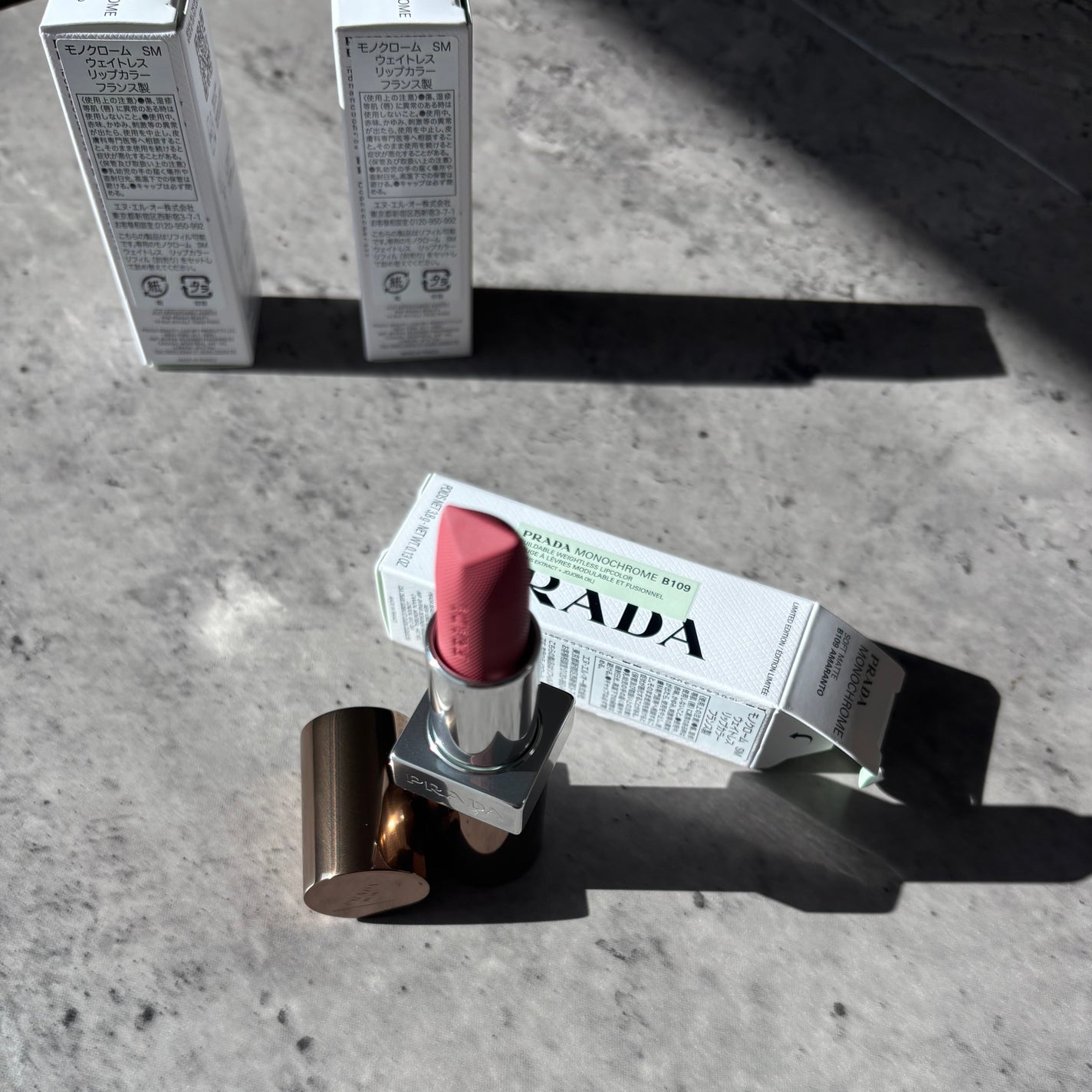 モノクローム ウェイトレス リップカラー(スムース ナイロン)/PRADA BEAUTY/口紅を使ったクチコミ(3枚目)