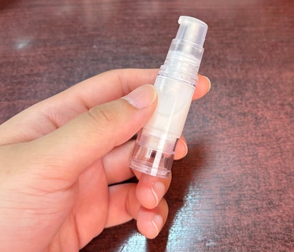 よーこ氏@メイク on LIPS 「バラバラしていたサンプルを、100均のトラベル容器に詰め替えて..」(4枚目)