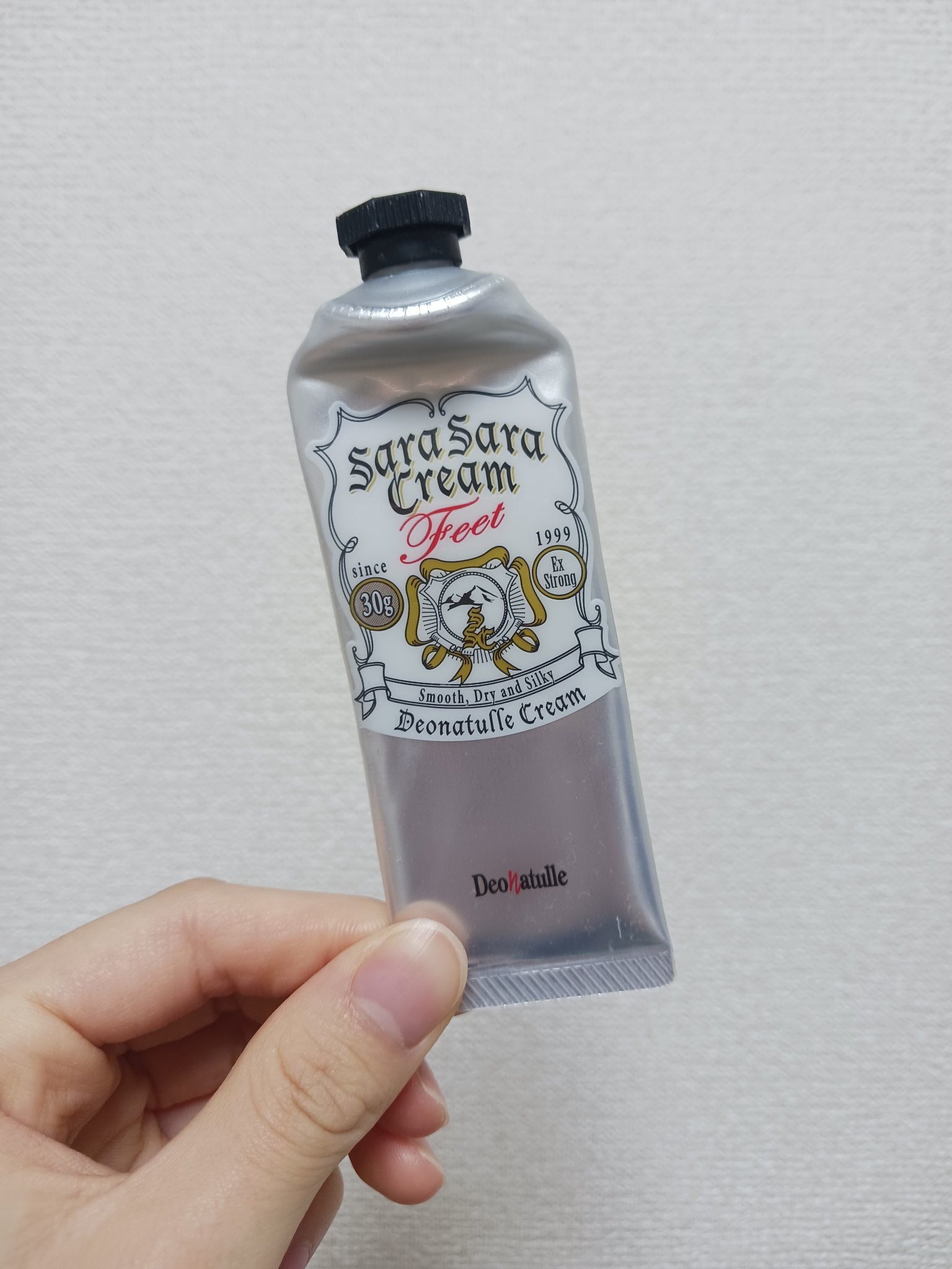 本当に足の匂いが気にならなくなる最強アイテム👑
▶デオナチュレ  薬用足指さらさらクリーム


1粒程出して足全体に伸ばすことでその日の足の匂いが全くと言っていいほど気にならなくなります！
コツとしては足の指の方が匂いが気になりやすいため