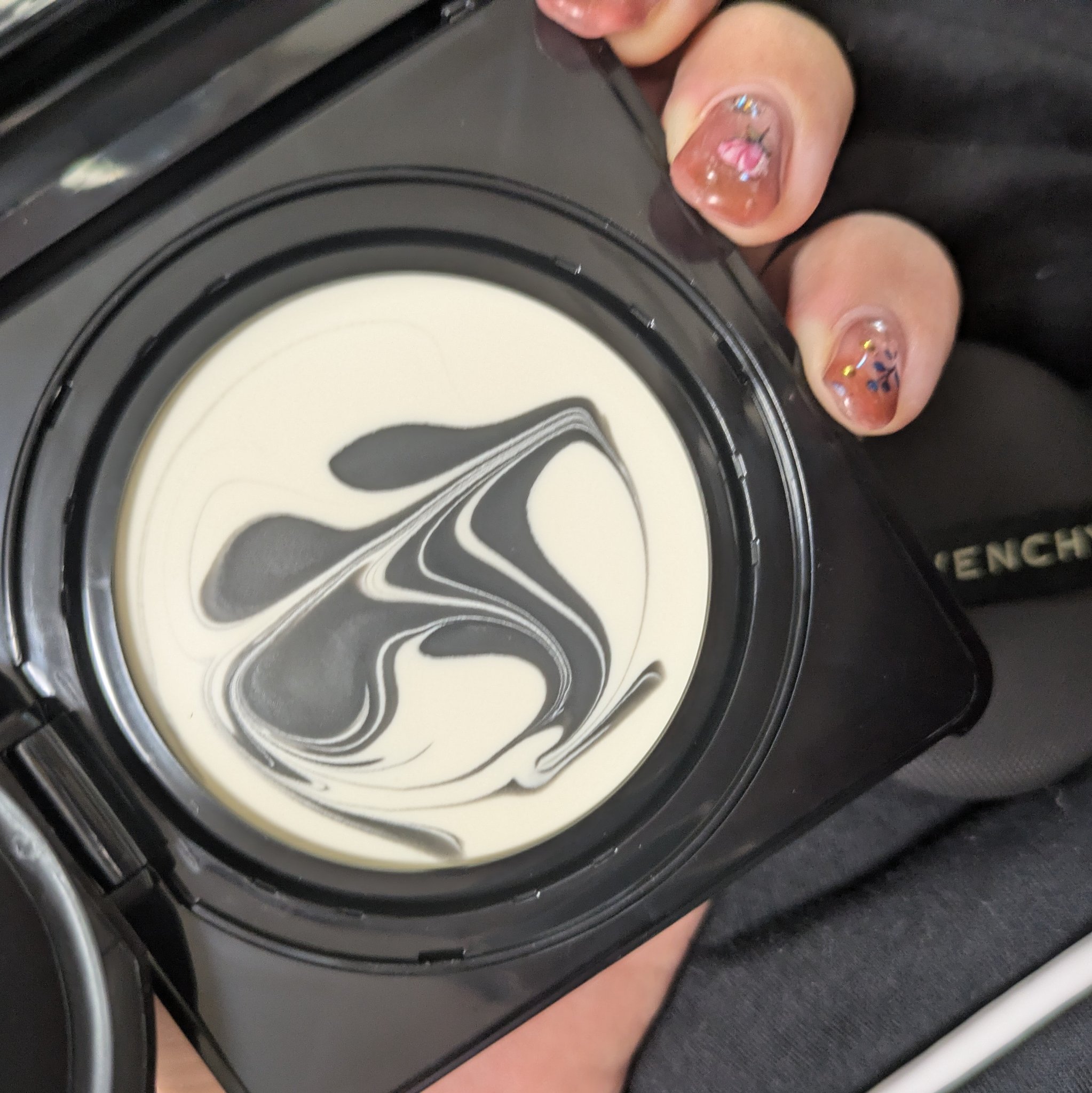 ソワン ノワール UV コンパクト｜GIVENCHYの口コミ - アットコスメ