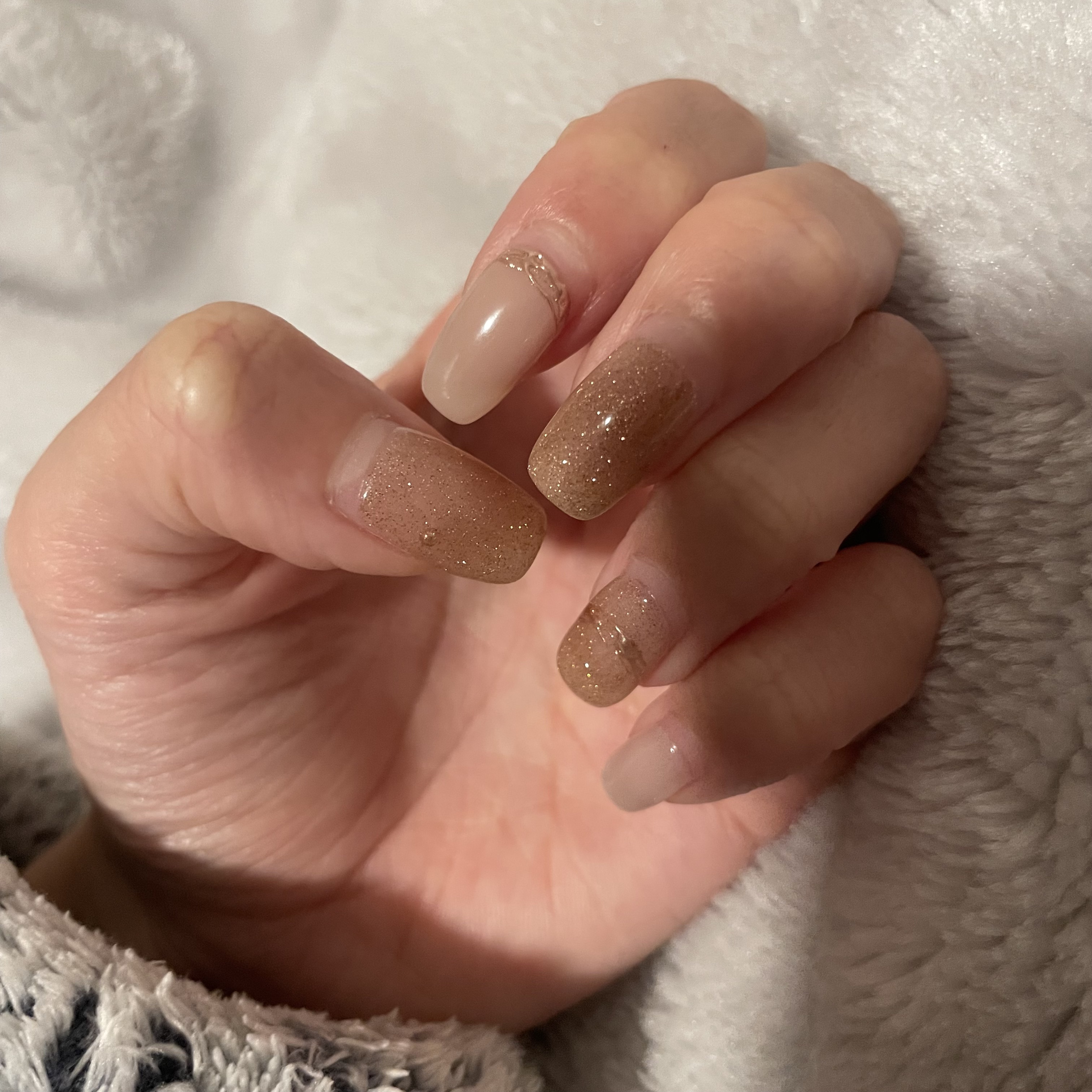 #ニット映えネイル 

キラキラが可愛いんだ♡