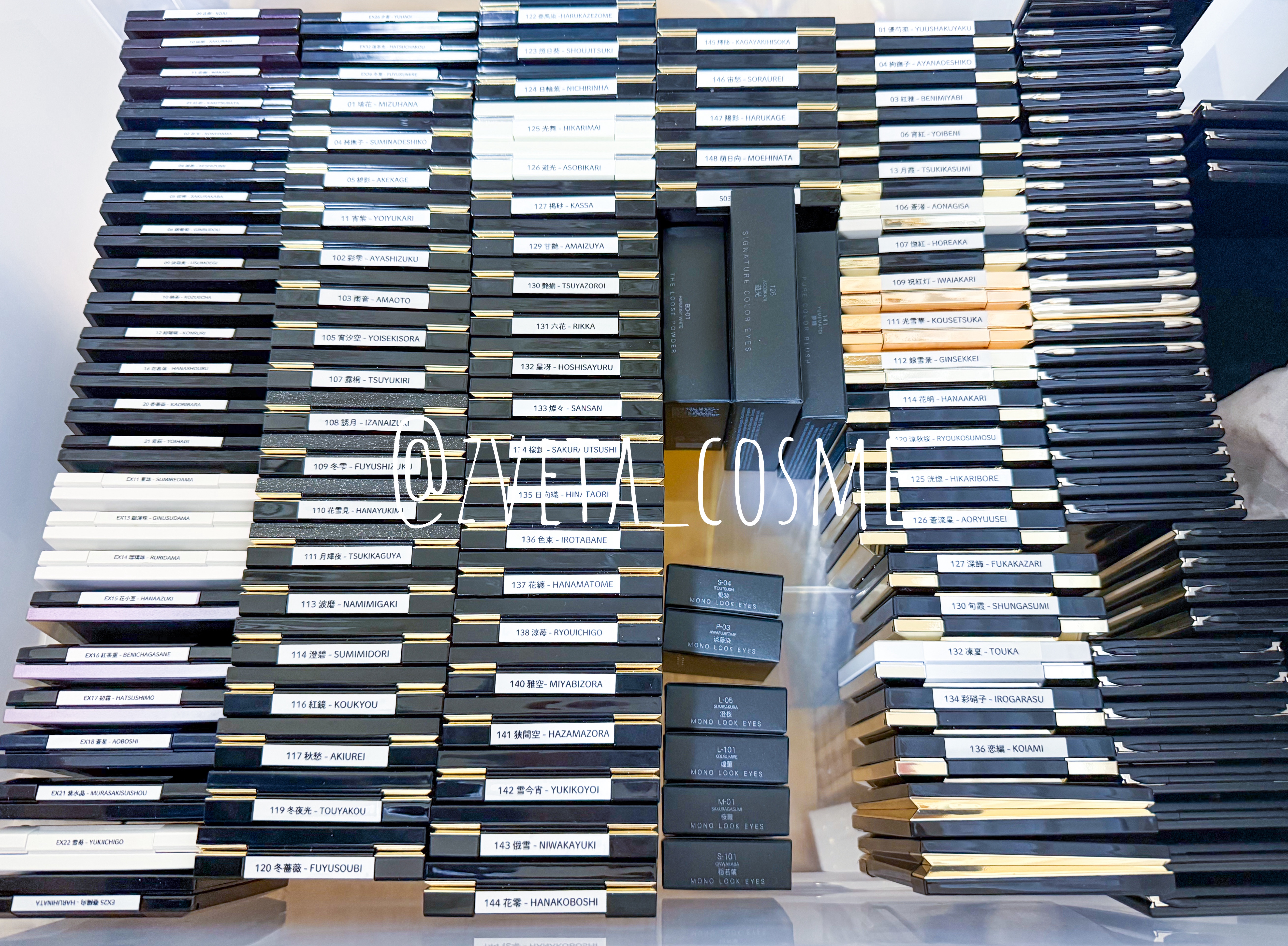 💡 コスメ収納アイデア：MUJI 衣装ケースで十五年分のSUQQUコレクションを整理


コスメ収納について、今回は無印良品の ポリプロピレン衣装ケース 小（幅40×奥行65×高さ18cm） を使用した事例をご紹介します。


📊 製品