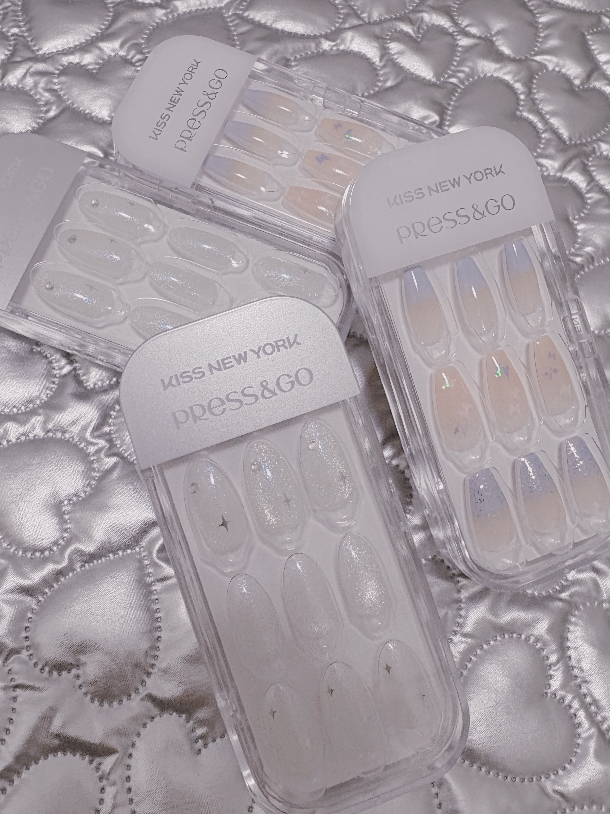 ネイルチップが破格で売ってた🫠
✼••┈┈••✼••┈┈••✼••┈┈••✼••┈┈••✼
ダッシングディバの大好きなネイルチップ💗

お気に入りの柄で¥1600ほどで購入してたのが、特価で¥500〜700！！
まとめ買いしてしまった�