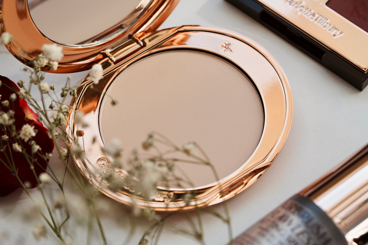 エアブラシフローレスフィニッシュ/Charlotte Tilbury/プレストパウダーを使ったクチコミ(3枚目)