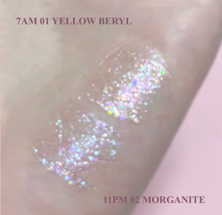 宝石みたいなグリッター♡
LUMMIR
ON THE STAGE LIQUID GLITTER

可愛すぎるラメ……💕
キラキラ目元になれるグリッター
ラメを選んでのせるのが好き💐


7AM 01 イエローベリル YELLOW BER