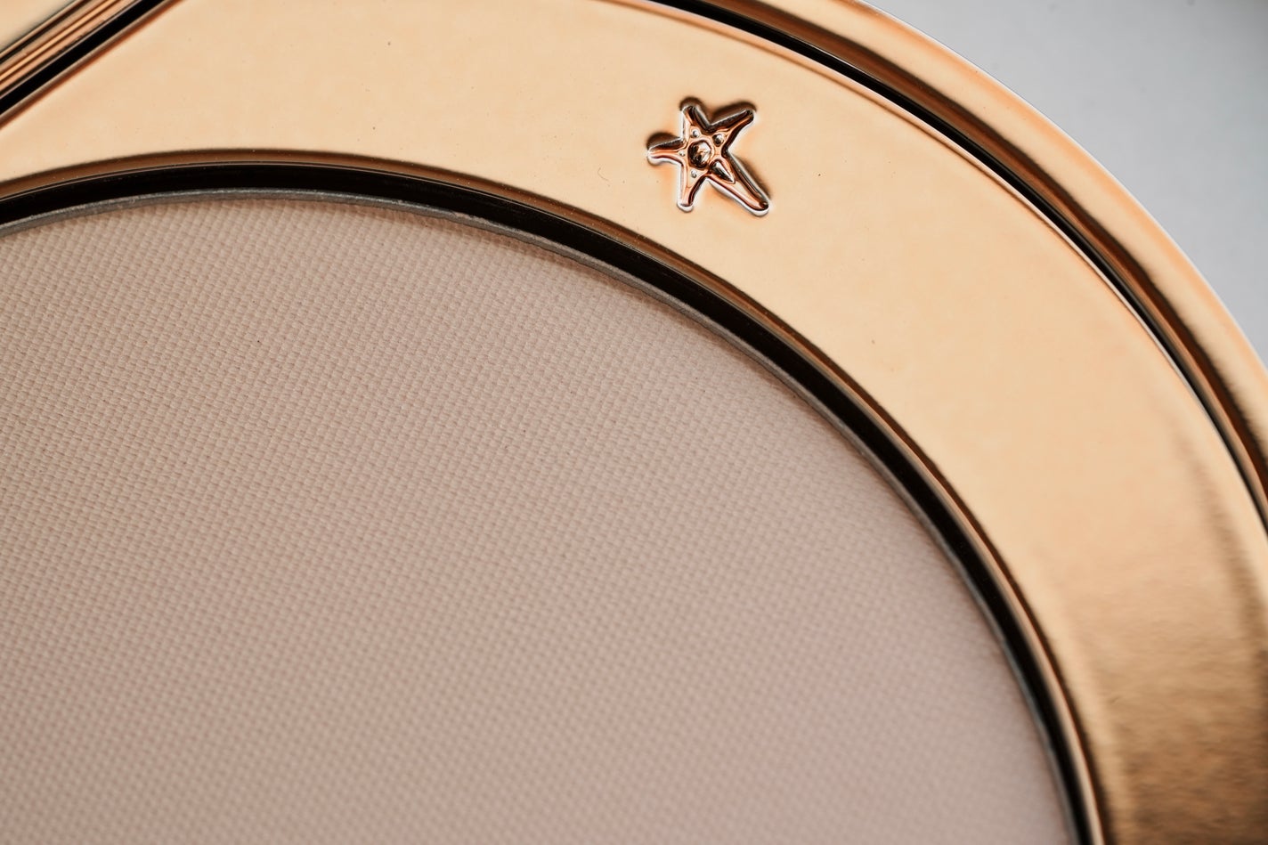 エアブラシフローレスフィニッシュ/Charlotte Tilbury/プレストパウダーを使ったクチコミ(4枚目)