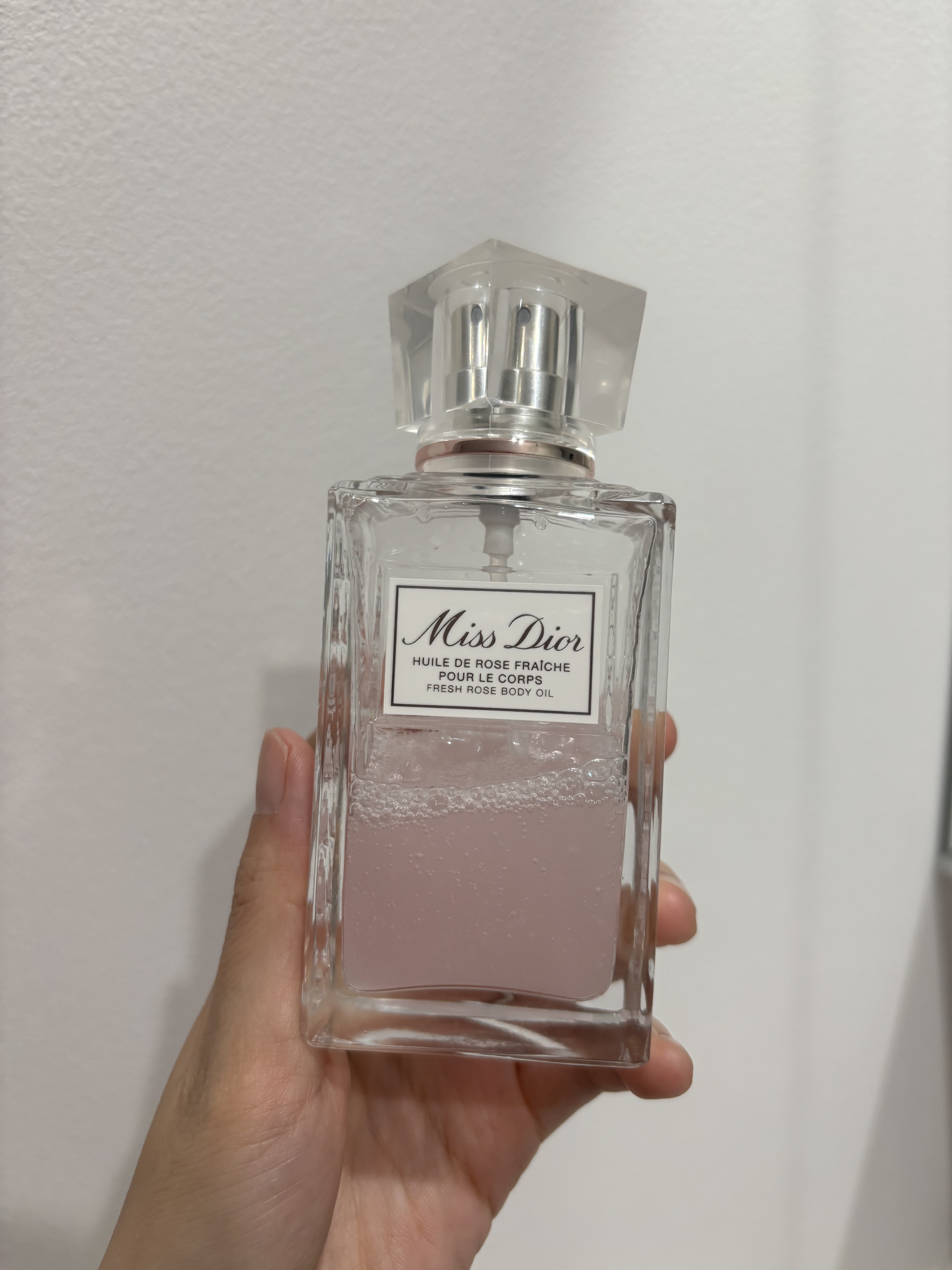 Diorミスディオールボディオイル

何度リピートしているか分からない大好きな
ミスディオールのボディオイル(´•͈ω•͈⑅)


なくなるの早いから、時々つけてる🤣


肌が乾燥する時期に大活躍(ღ✪ｖ✪)


お風呂上がりや朝起きてか