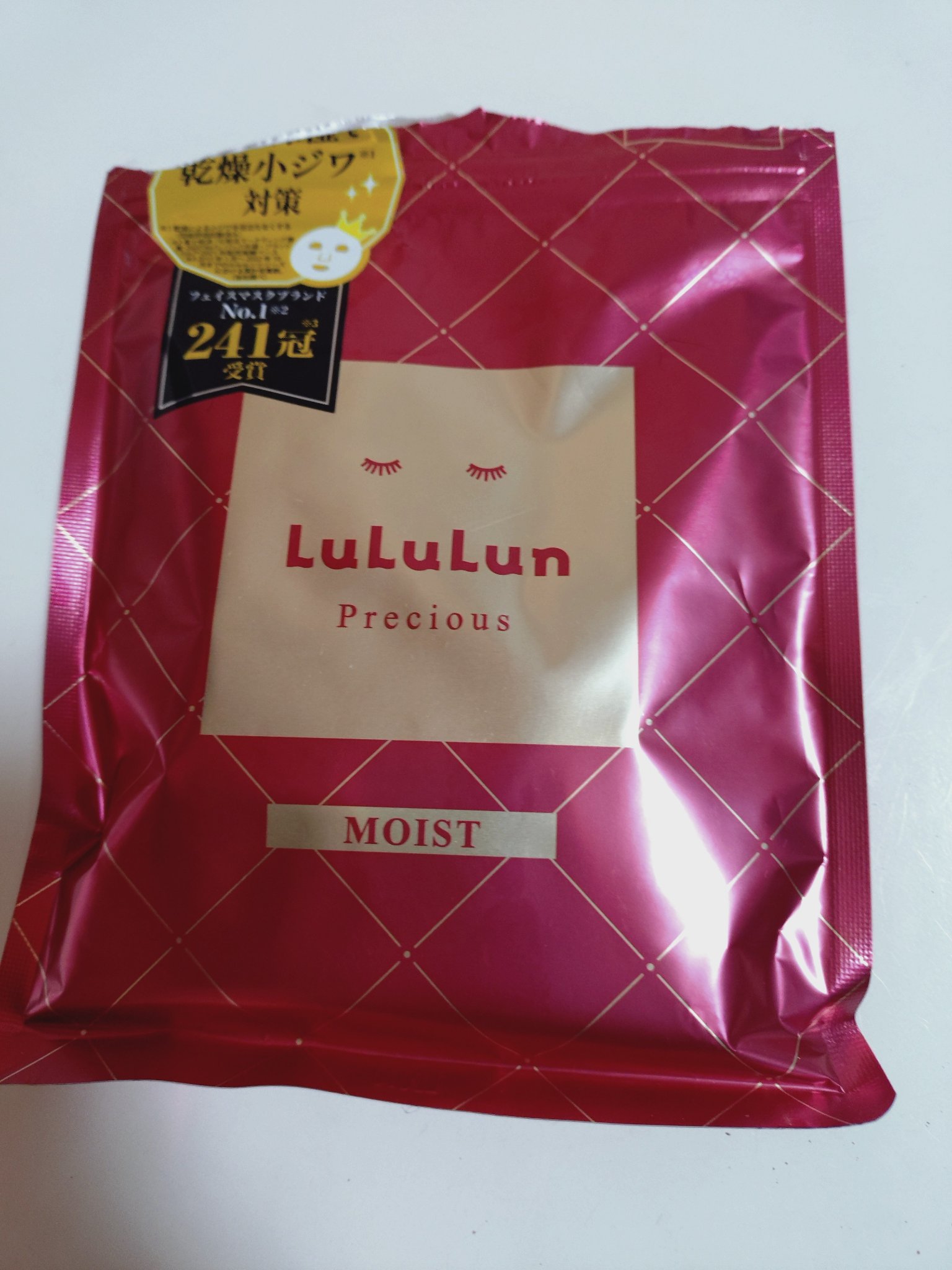 ルルルン　プレシャスR 　4KS
ルルルンのフェイスマスクを友人から頂きました🙌✨
友人が色んなマスクをセットでプレゼントしてくれました😭✨✨
ありがたい🙏
まずはルルルンから使いました！
タグが旧バージョンしか見つけられませんでした