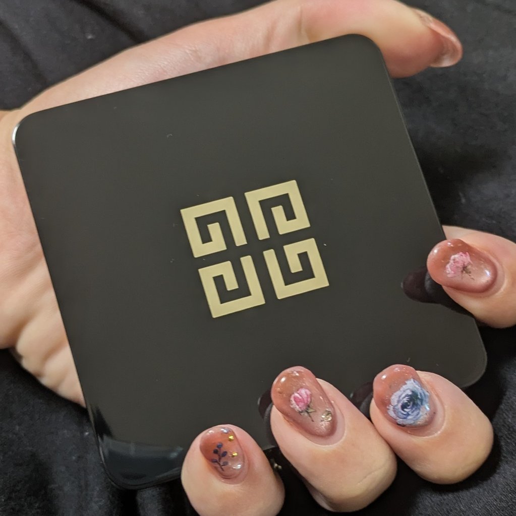 ソワン ノワール UV コンパクト/GIVENCHY/日焼け止めローションを使ったクチコミ（2枚目）