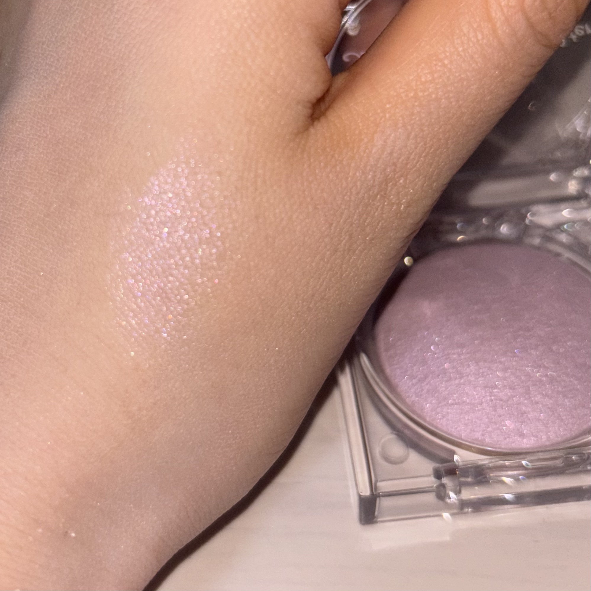 ムーングロウハイライター 03 ムーングロウライラック/キャンメイク/ハイライトを使ったクチコミ（2枚目）