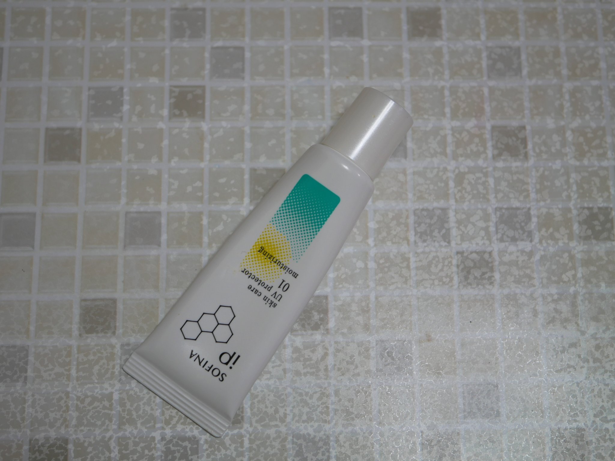 かなりしっとりして好きなので追加で購入。
最近、スキンケアを丁寧にするひまがないので、よりしっとり使用感がありがたいです。伸びもよいので持ちもよいです