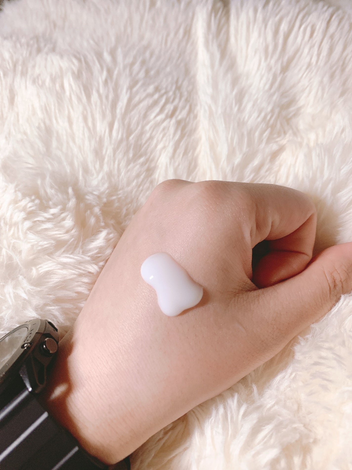 ニベア ルーセントビューティ バイタルエンリッチ ふっくら豊潤美容液ボディミルク カモミール&ローズの香り/ニベア/ボディミルクを使ったクチコミ(4枚目)