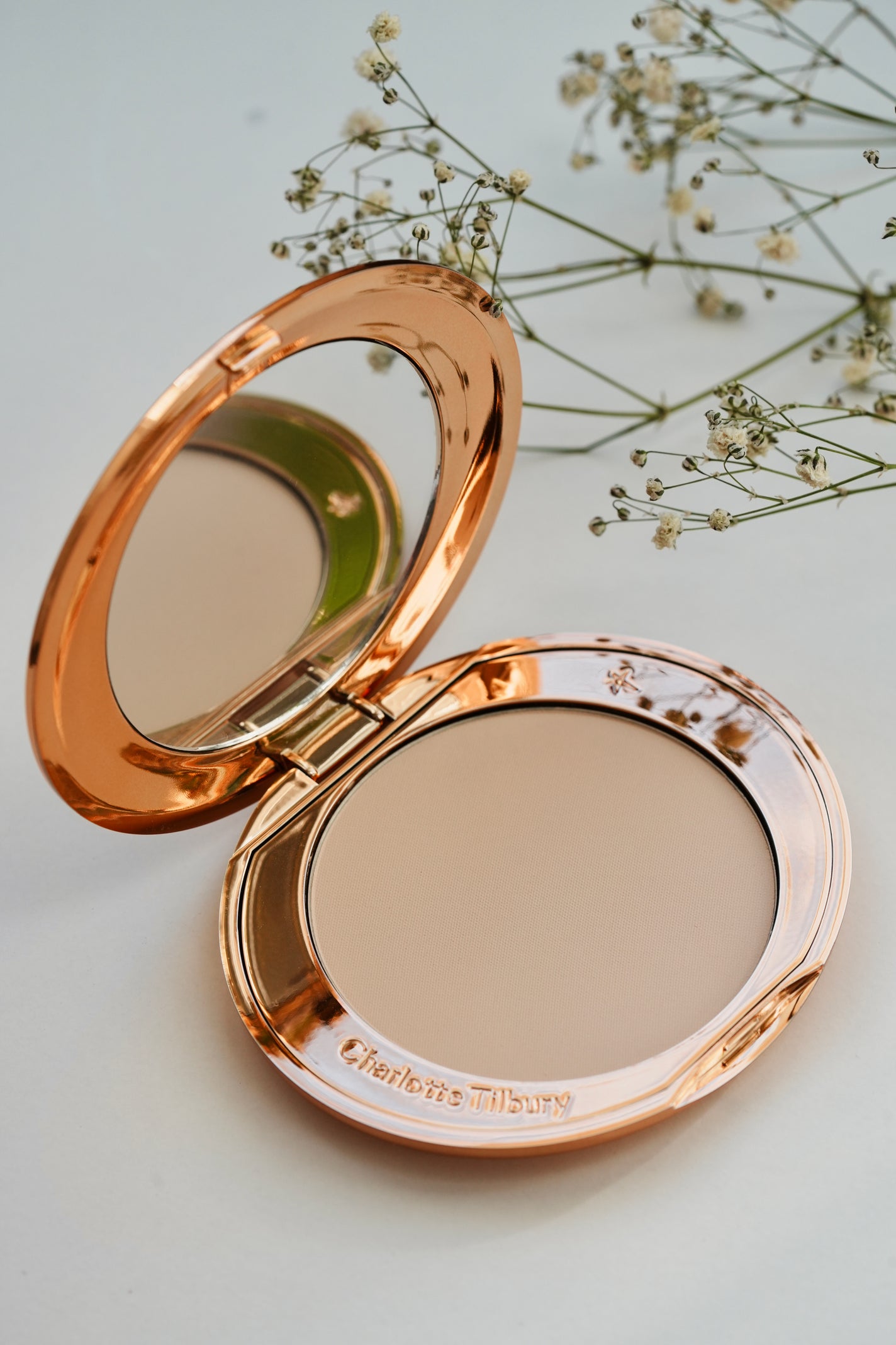 エアブラシフローレスフィニッシュ/Charlotte Tilbury/プレストパウダーを使ったクチコミ(2枚目)