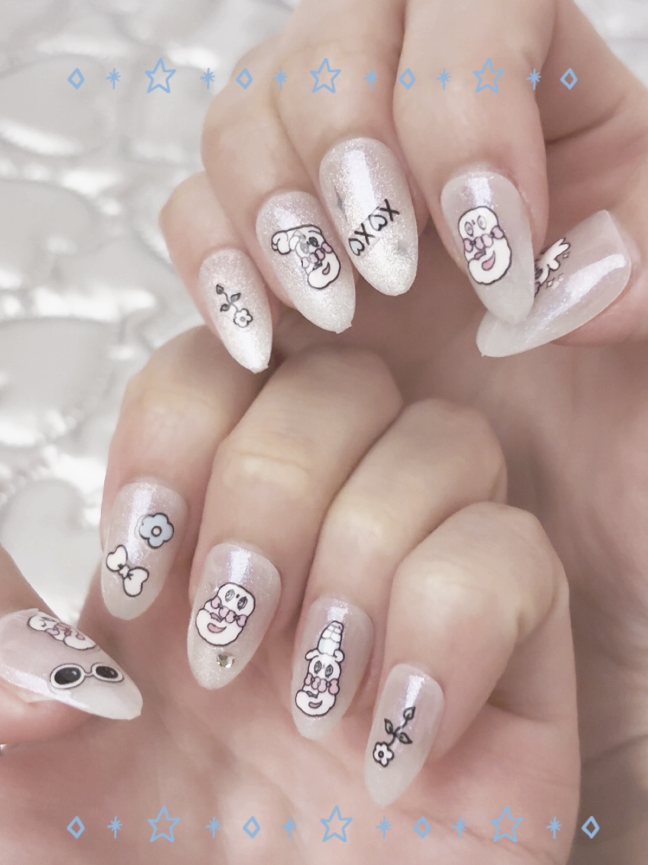 ネイルチップ&ネイルシールで簡単✨
✼••┈┈••✼••┈┈••✼••┈┈••✼••┈┈••✼
ダッシングディバのチップに
お気に入りのネイルシールを貼っただけ💗

チップにシールを貼るだけで、
すぐに可愛いネイルが出来上がるので
オスス