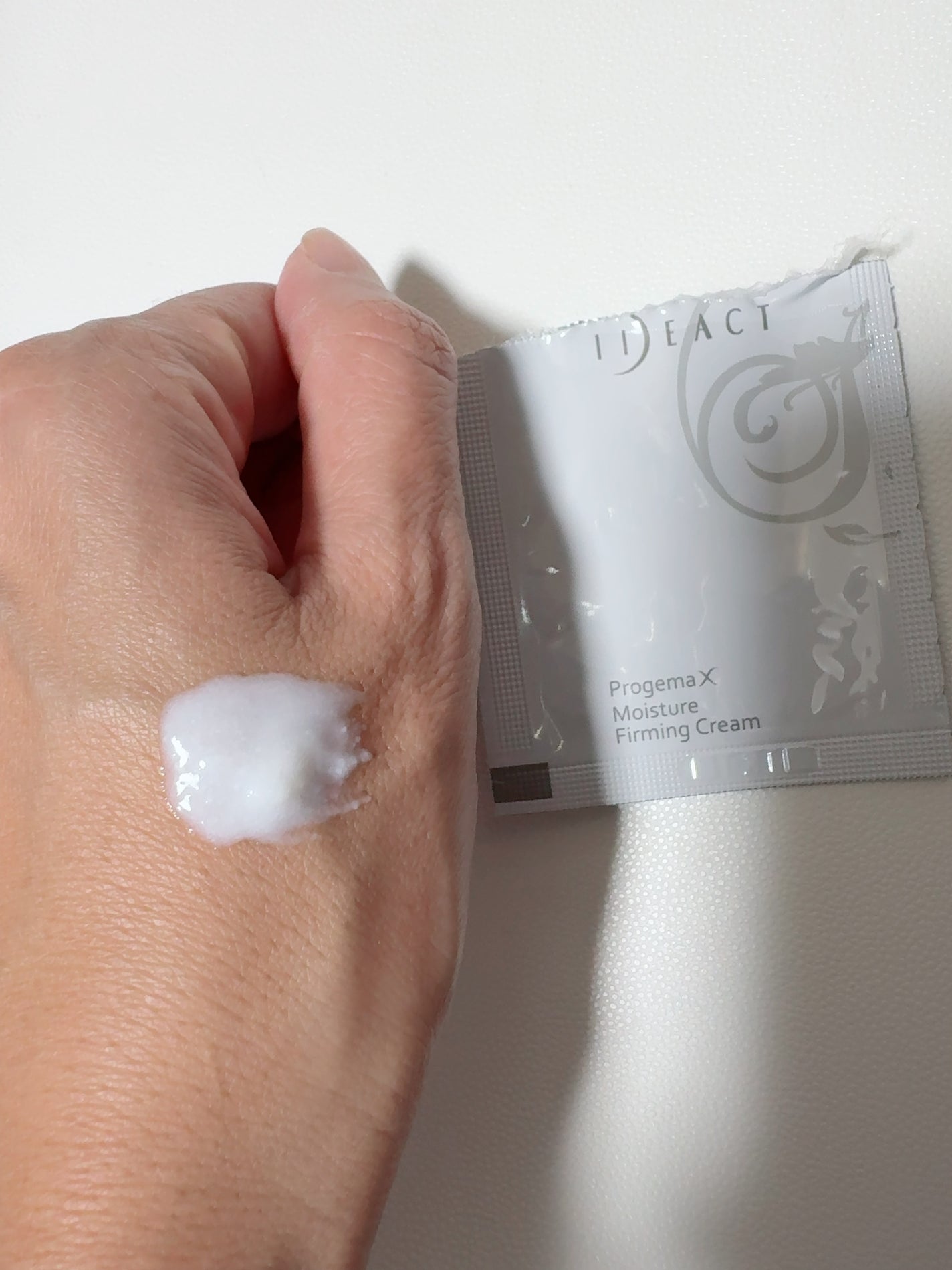 イデアクトR プロジェマックス モイスチャーファーミングクリーム/イデアアクト/オールインワン化粧品を使ったクチコミ(1枚目)