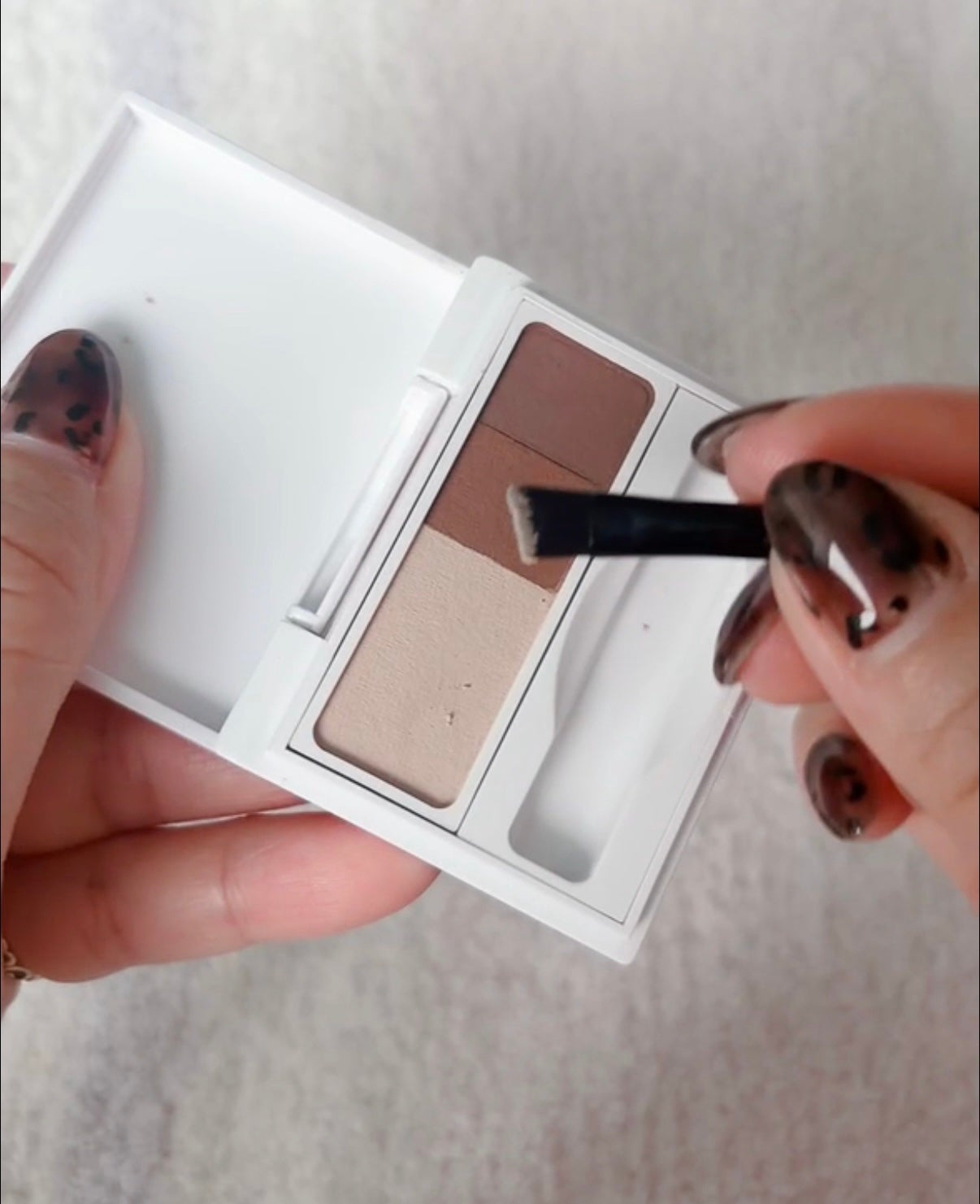 イージーニュアンスアイブロウパウダー/Enamor/パウダーアイブロウを使ったクチコミ(4枚目)