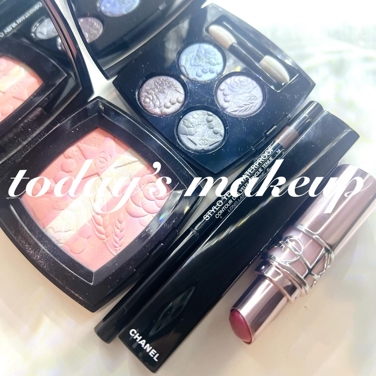 #今日のメイク　
⁡
@chanel.beauty 
✔︎ レキャトルオンブル
　｜397 ニュイアストラル
⁡
Day 4
2025CHANELホリデー🌌🌠
今回は公式サイトにあったメイクな動画を見て真似してみました。
⁡
公式ではブ